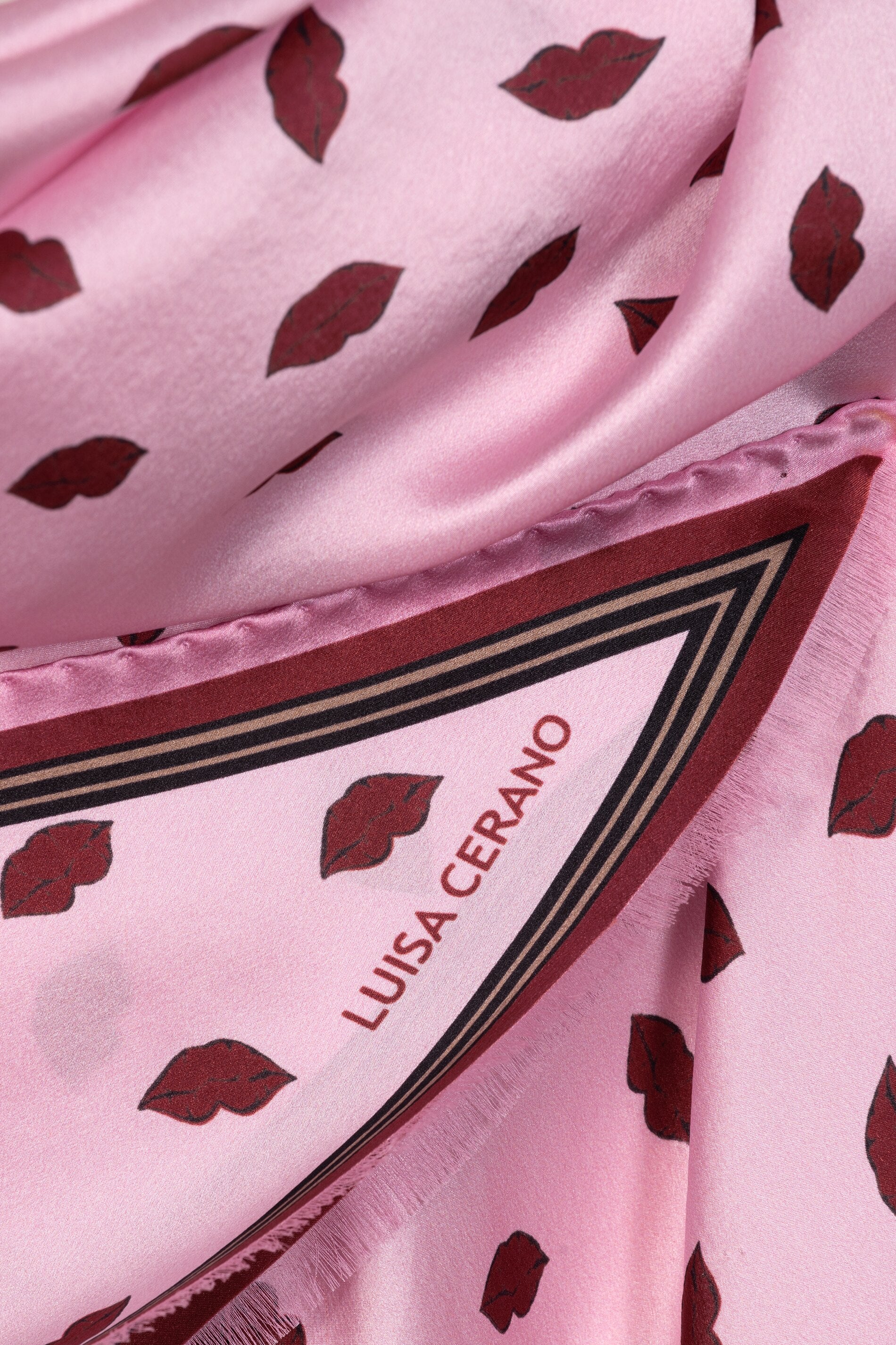 Luisa Cerano-Seidentuch mit Lips-Print-Accessoires-Black-Deal-Outlet-by-ARCHIVIST