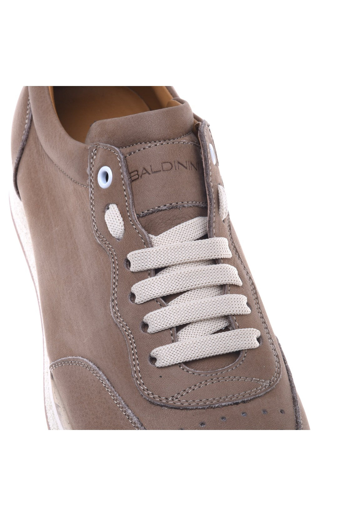 Sneaker in taupe nubuck