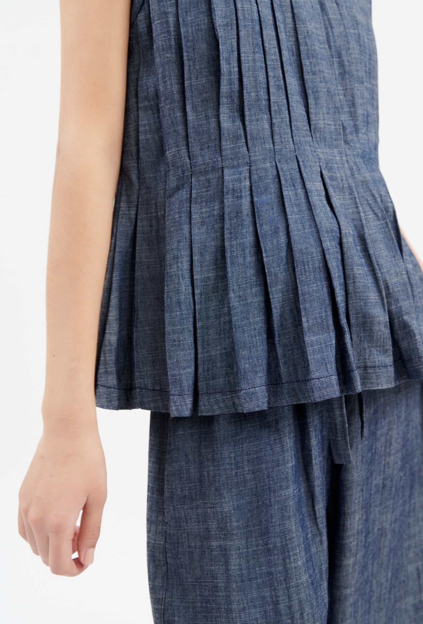 Odeeh-Soft Linen Shirt, Indigo-Hemden & Blusen-Black-Deal-Outlet-by-ARCHIVIST