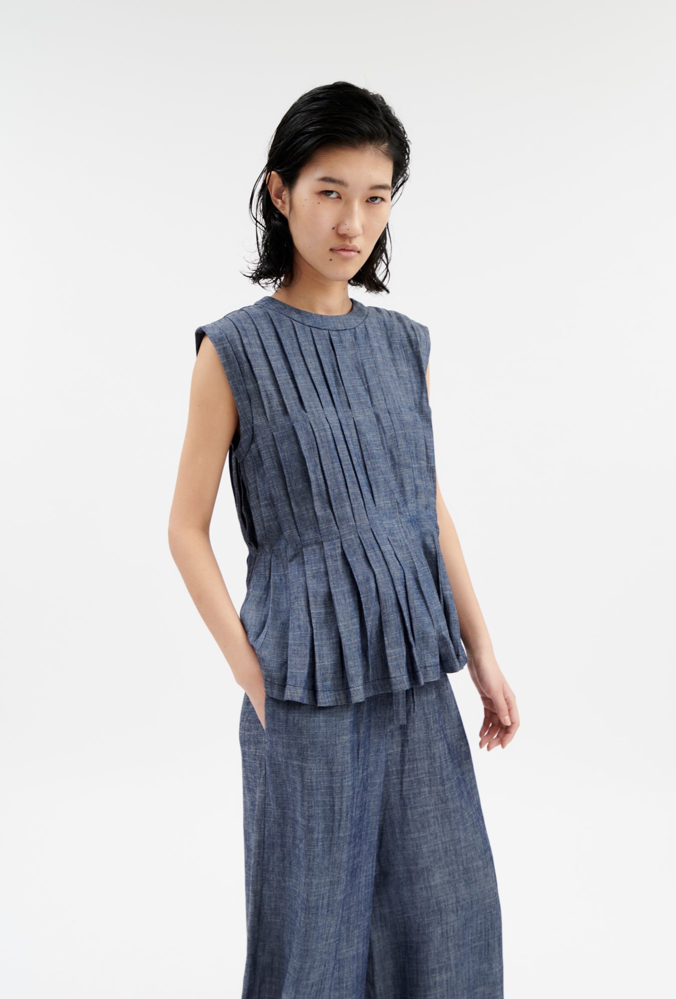 Odeeh-Soft Linen Shirt, Indigo-Hemden & Blusen-Black-Deal-Outlet-by-ARCHIVIST