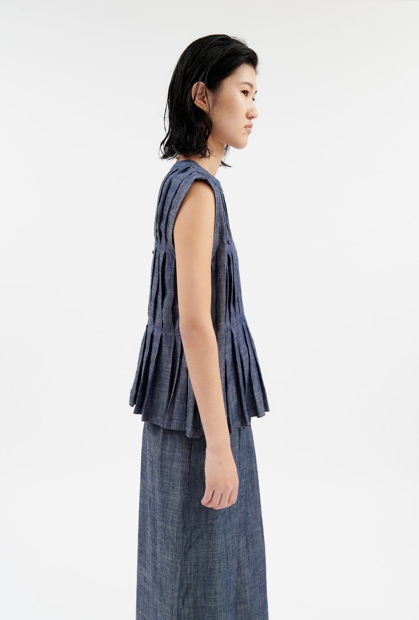 Odeeh-Soft Linen Shirt, Indigo-Hemden & Blusen-Black-Deal-Outlet-by-ARCHIVIST