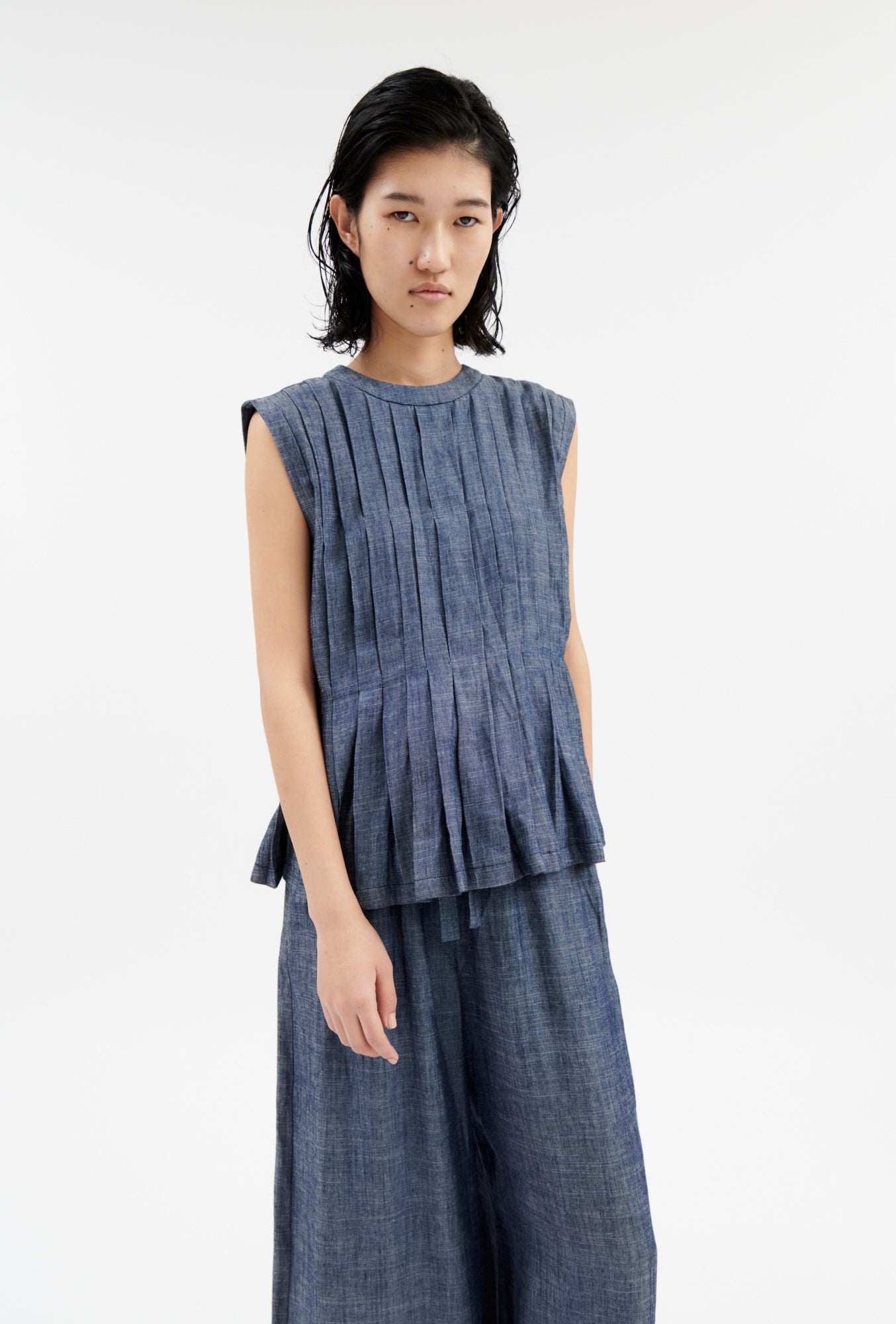 Odeeh-Soft Linen Shirt, Indigo-Hemden & Blusen-Black-Deal-Outlet-by-ARCHIVIST