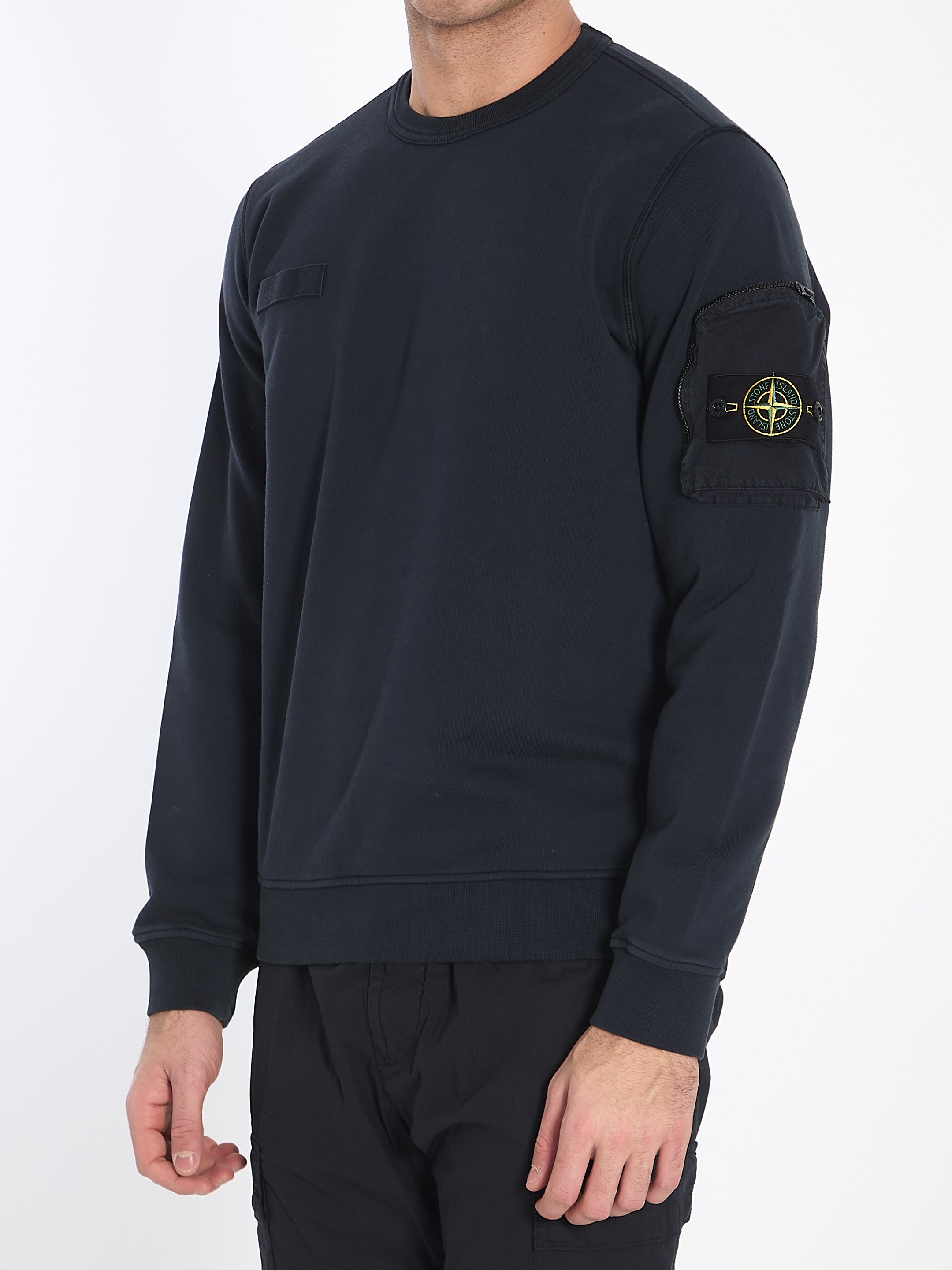 Sweatshirt with pocket