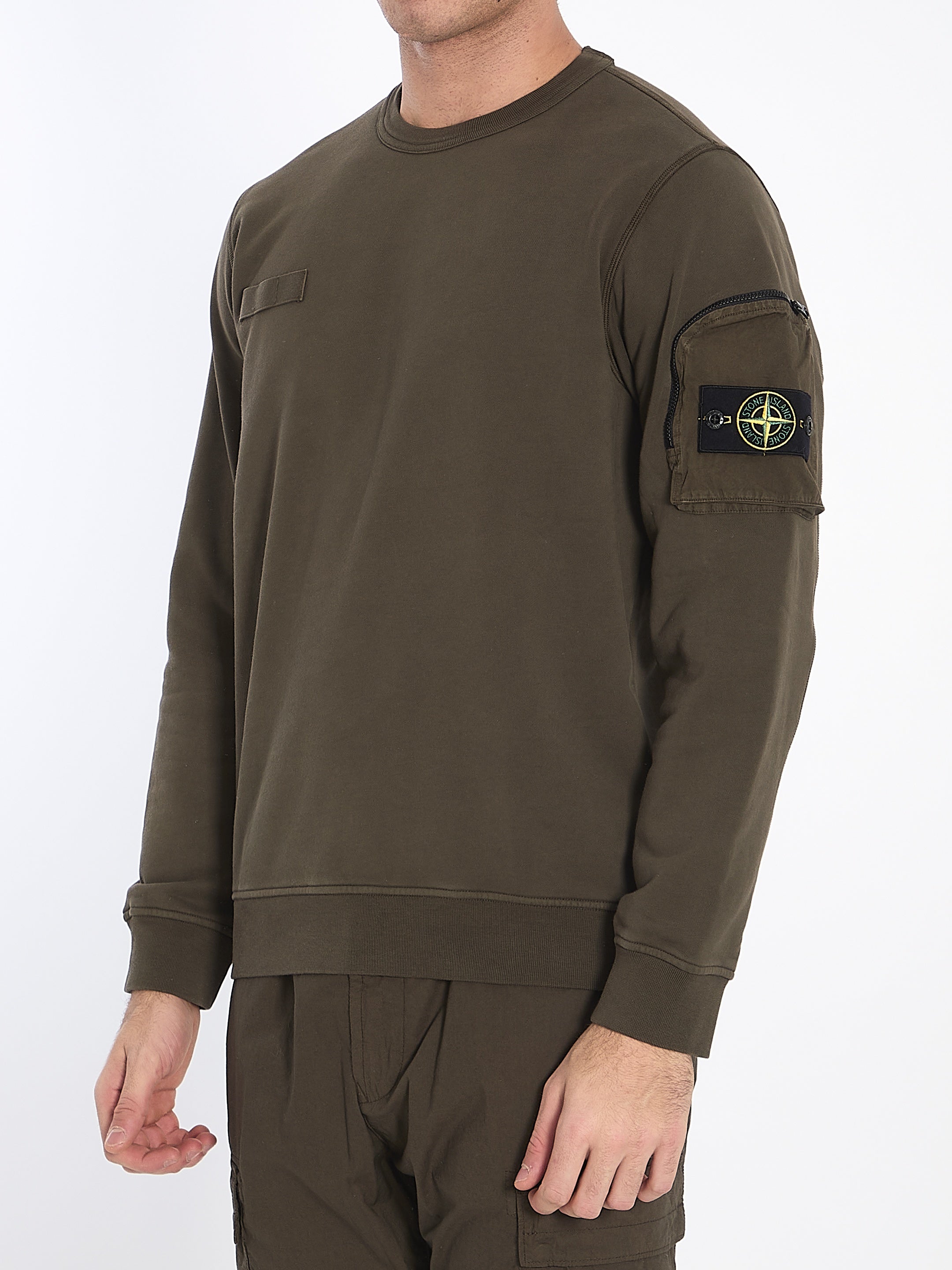 Sweatshirt-with-pocket-Stone-island-designer-outlet-archivist-2_9674f374-21b5-422c-ae52-dd0f4eda353e.jpg