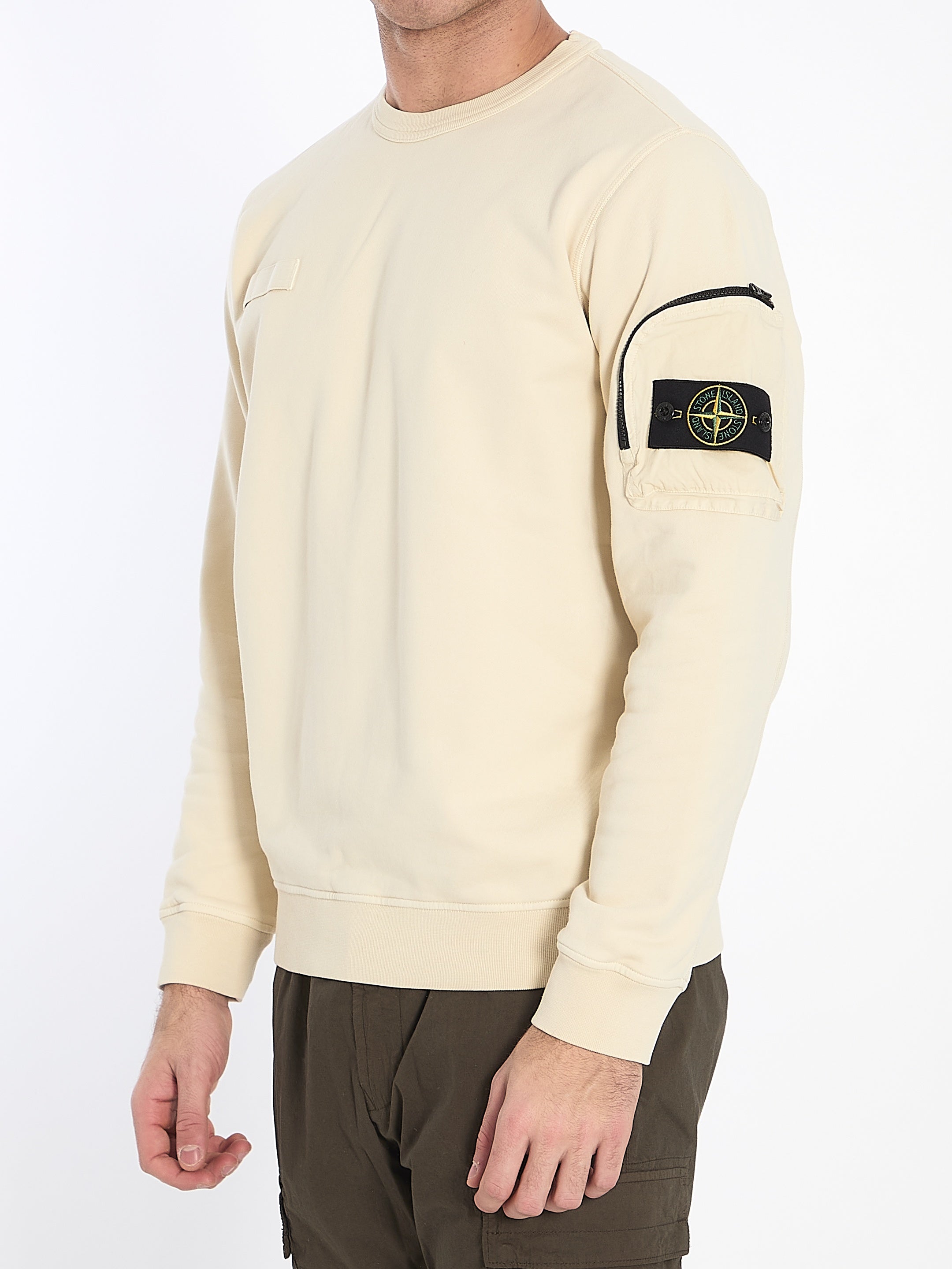 Sweatshirt with pocket