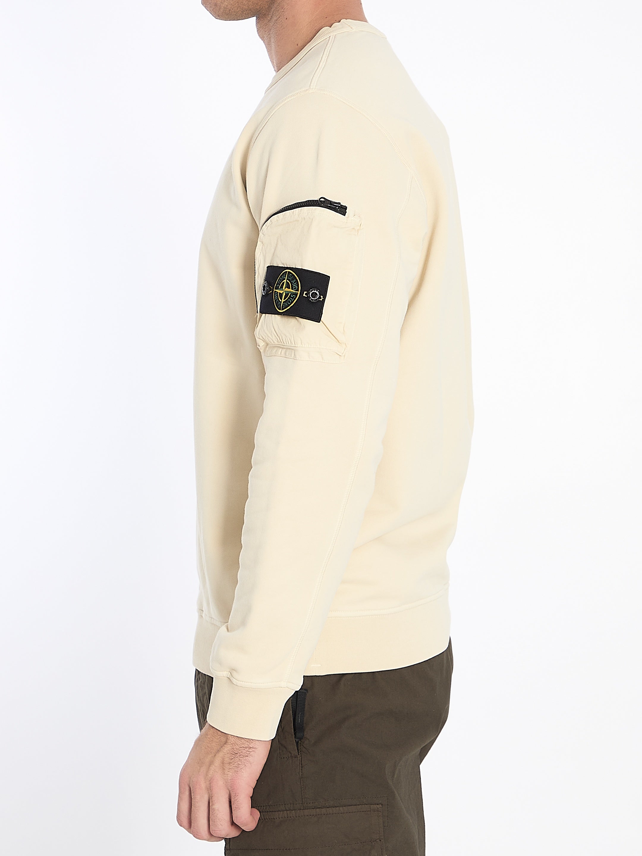 Sweatshirt with pocket