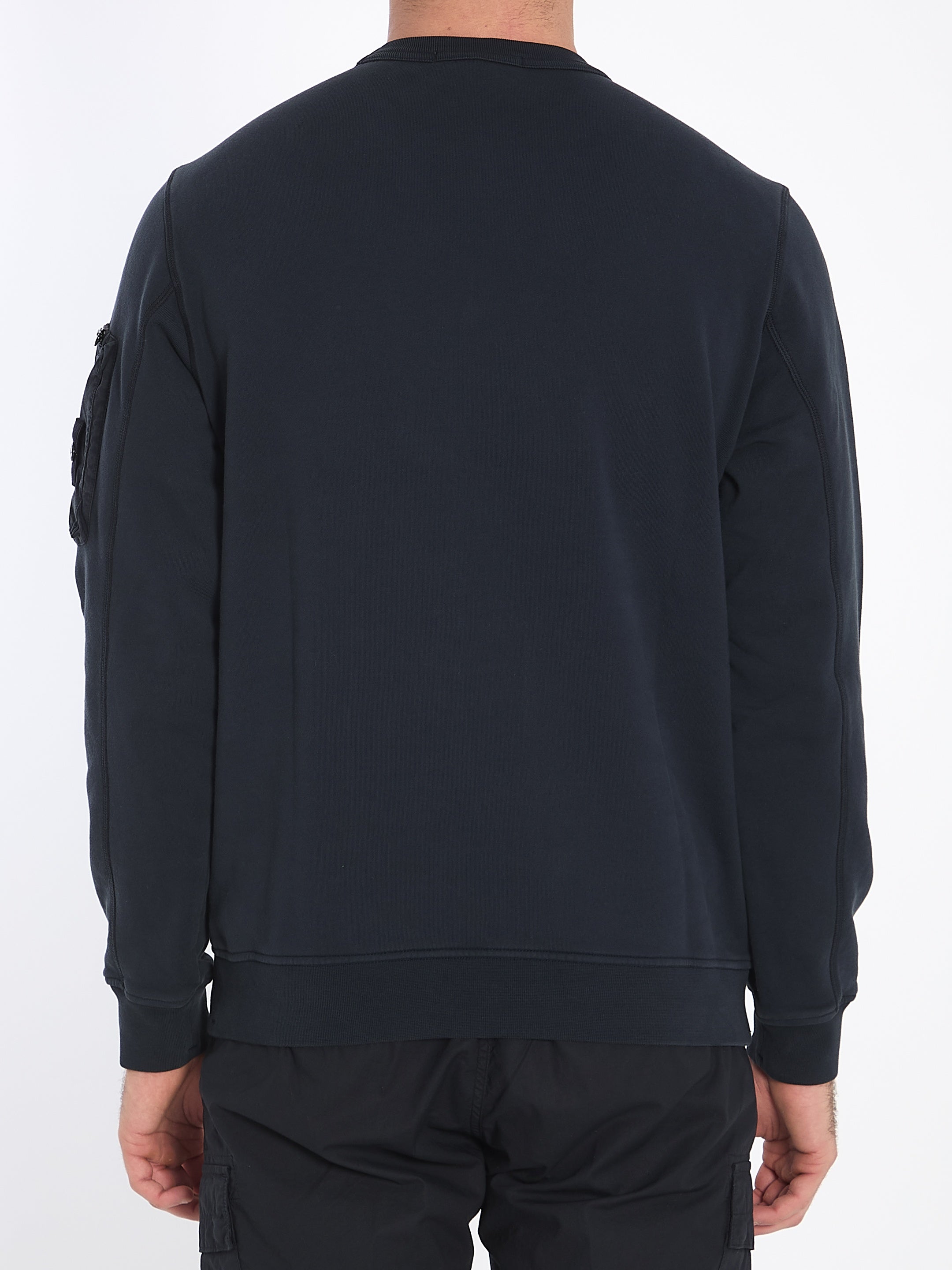 Sweatshirt with pocket