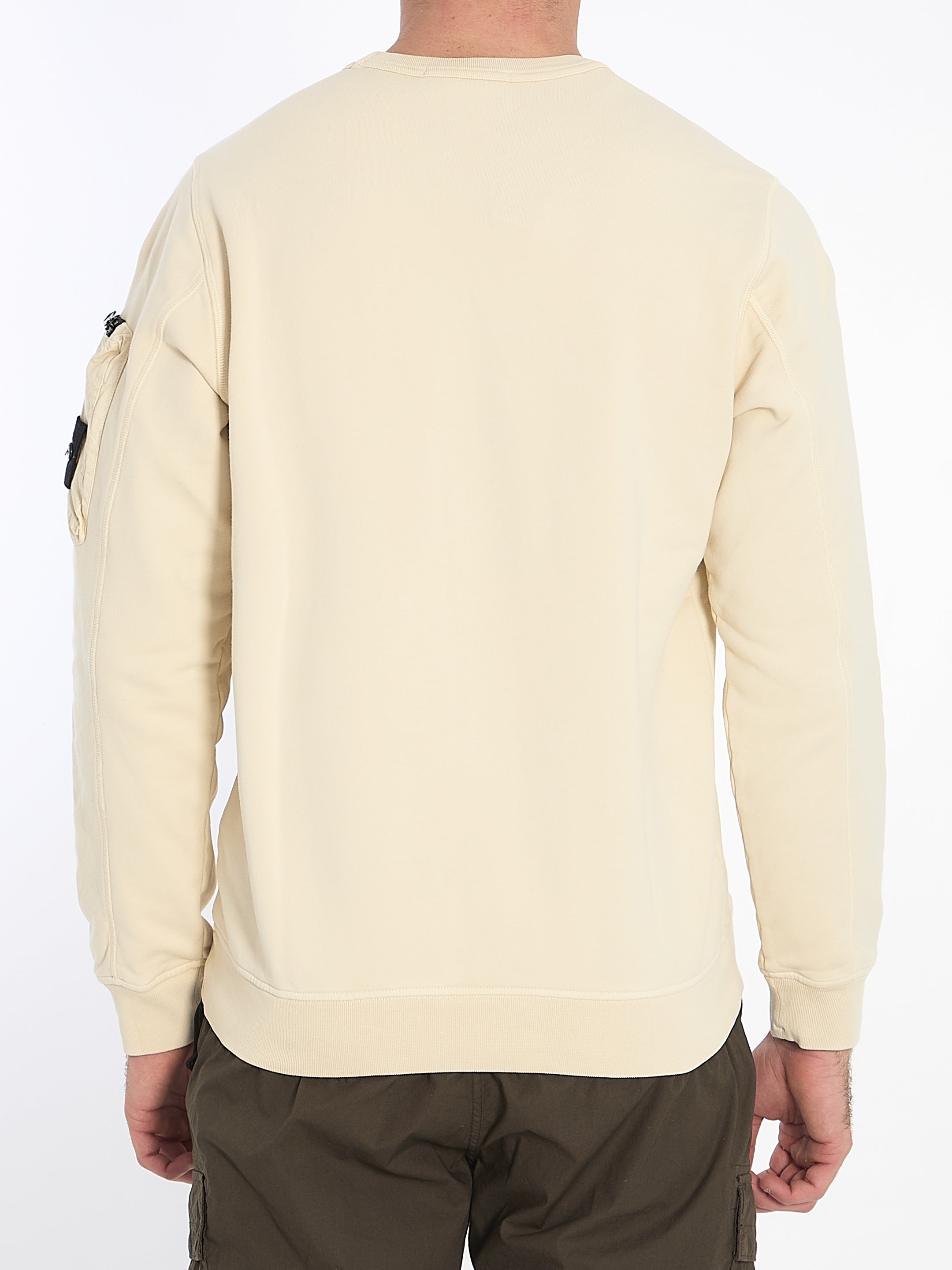 Sweatshirt with pocket