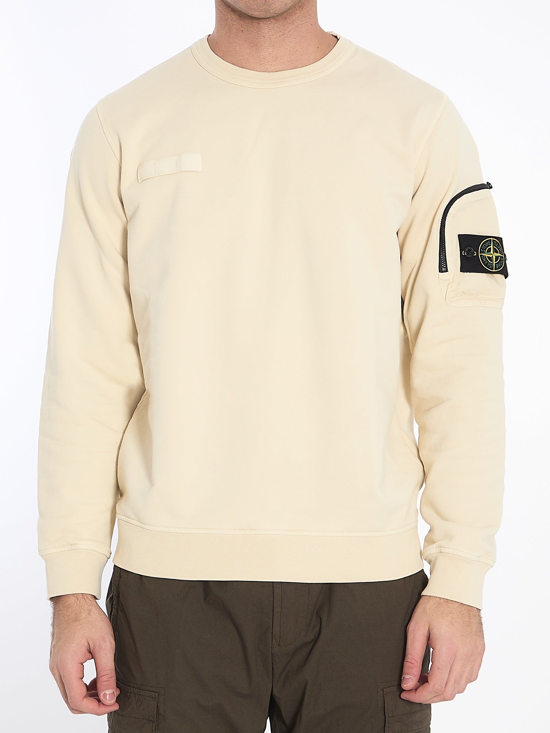 Sweatshirt with pocket