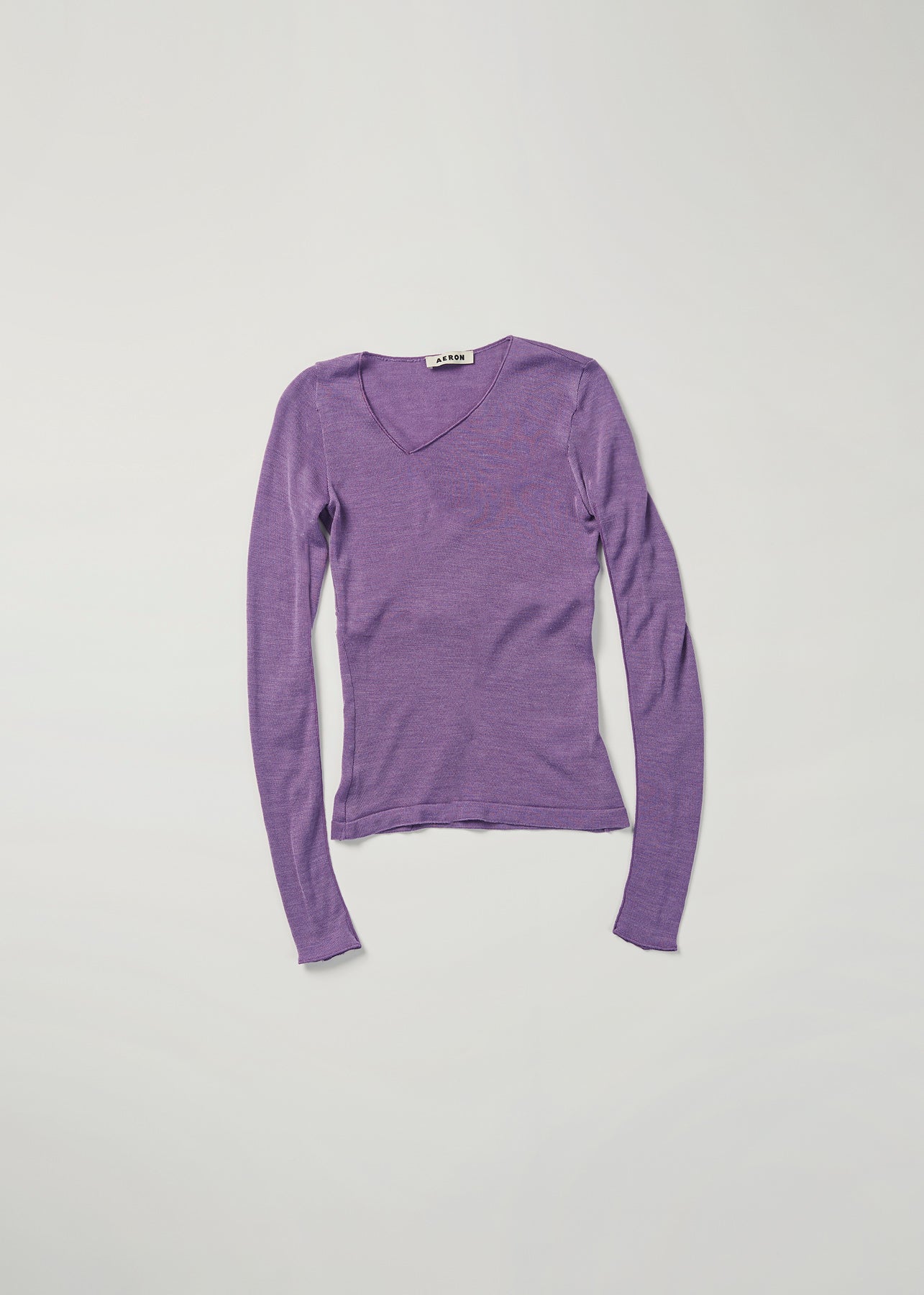 AERON FRAME Asymmetric V-neck wool sweater – lavender