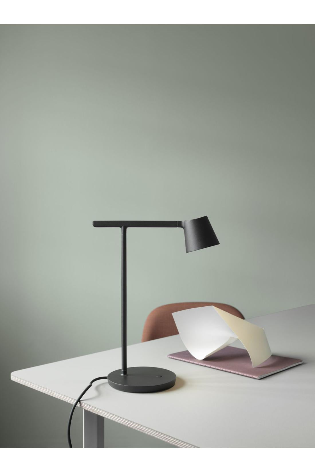 Muuto-OUTLET-SALE-Tip LED Tischleuchte-ARCHIVIST