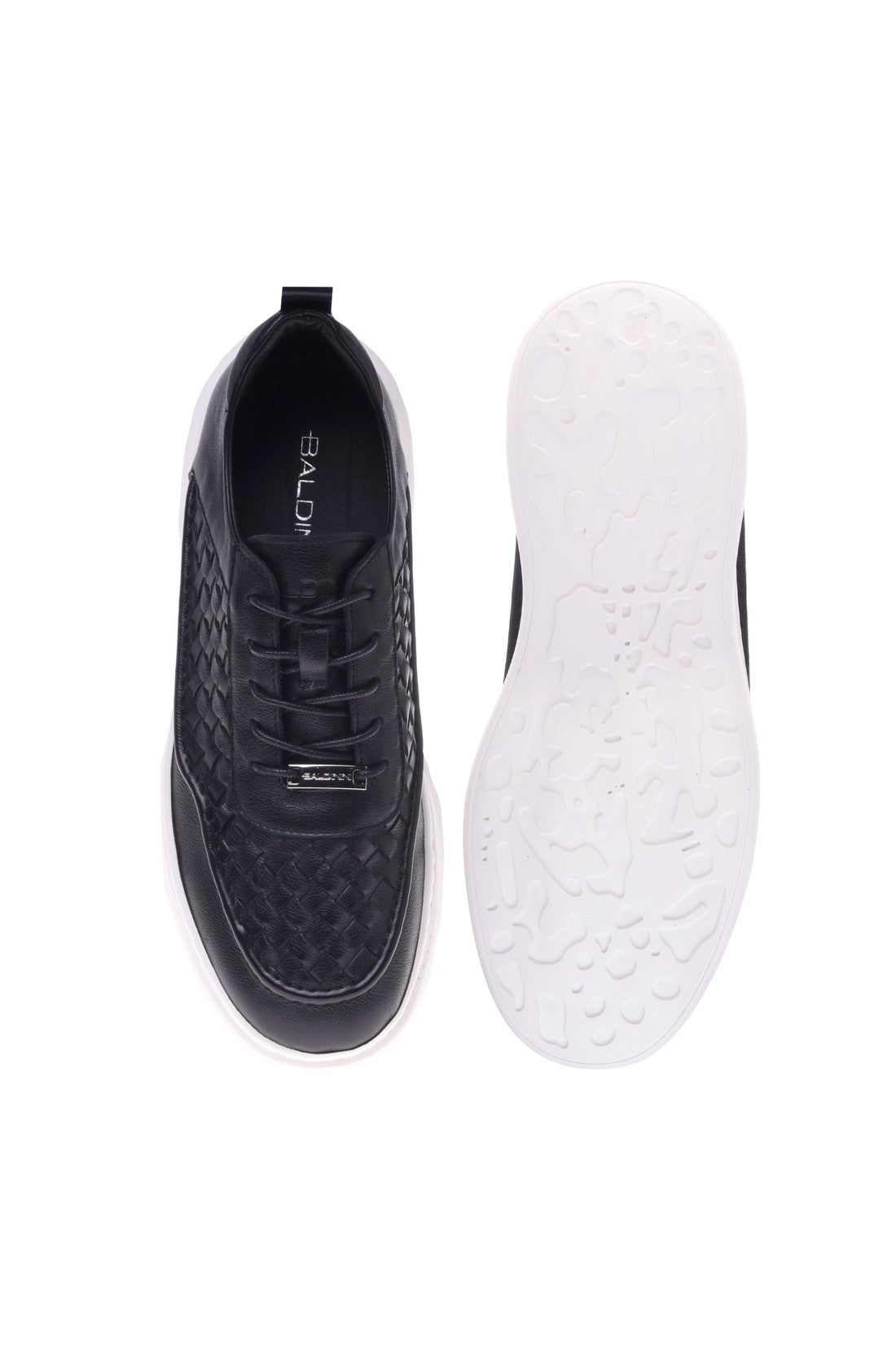 Sneaker in black woven leather
