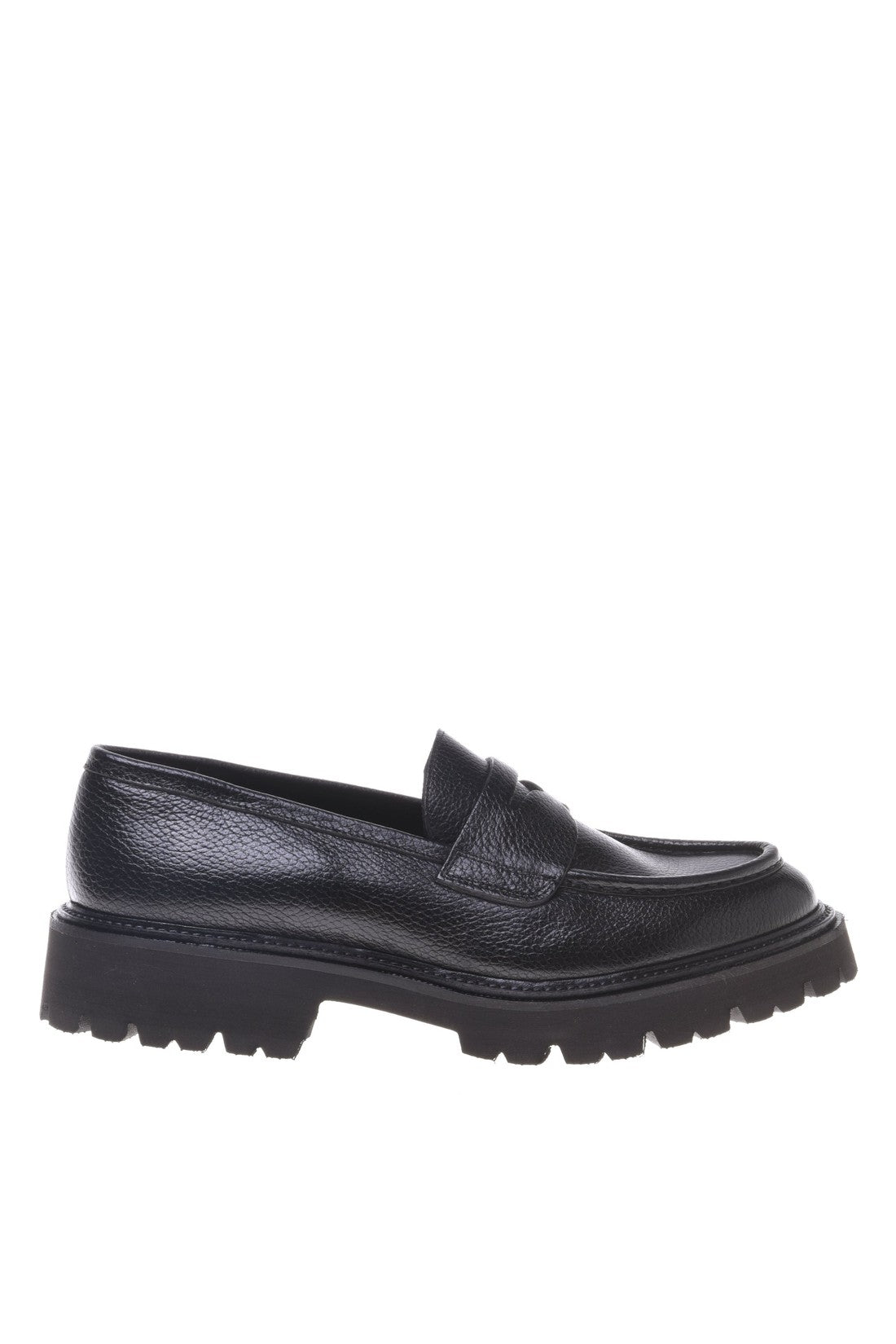 Loafers in black tumbled leather