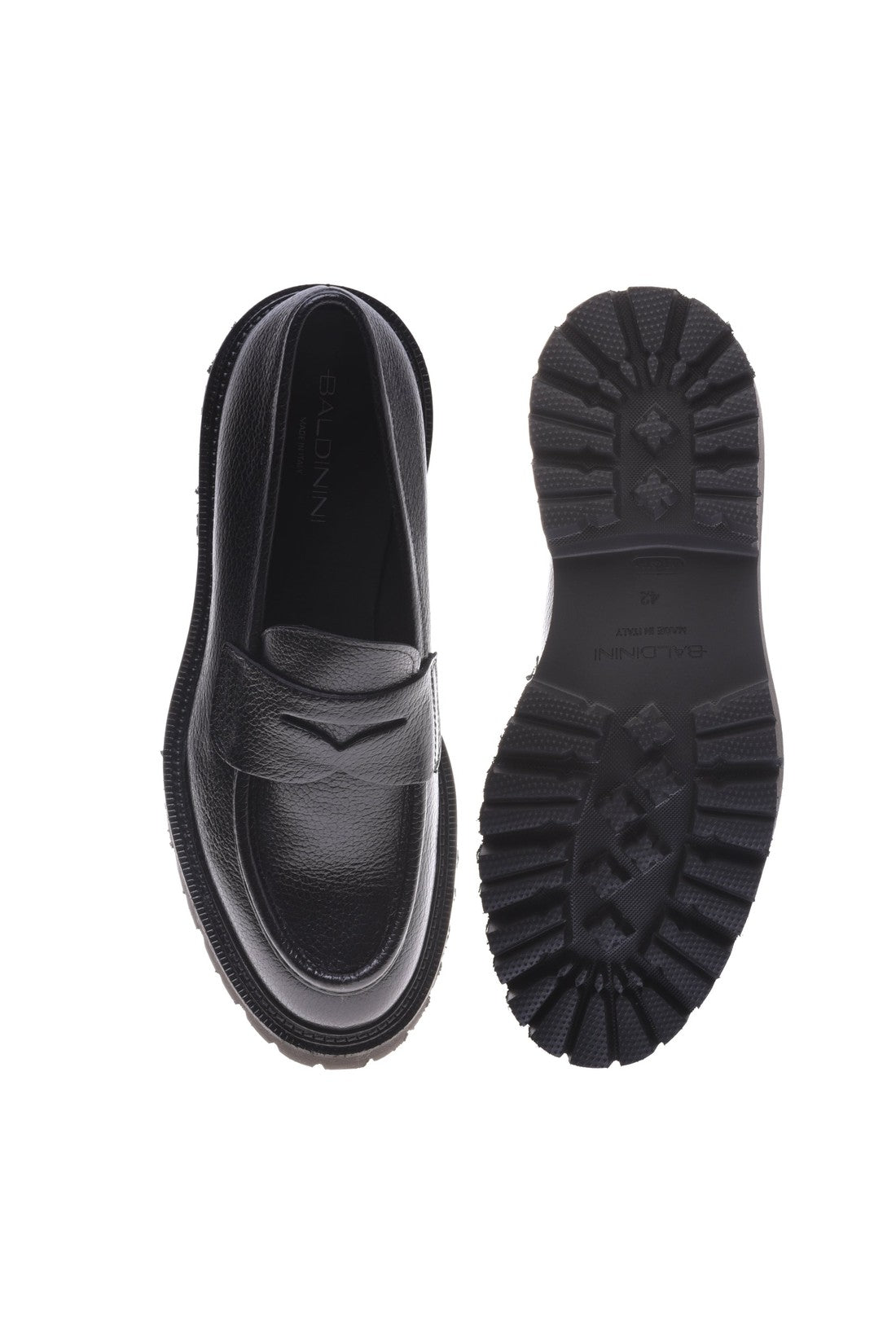 Loafers in black tumbled leather