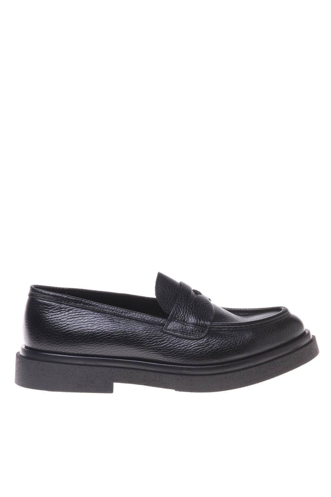 Loafers in black tumbled leather