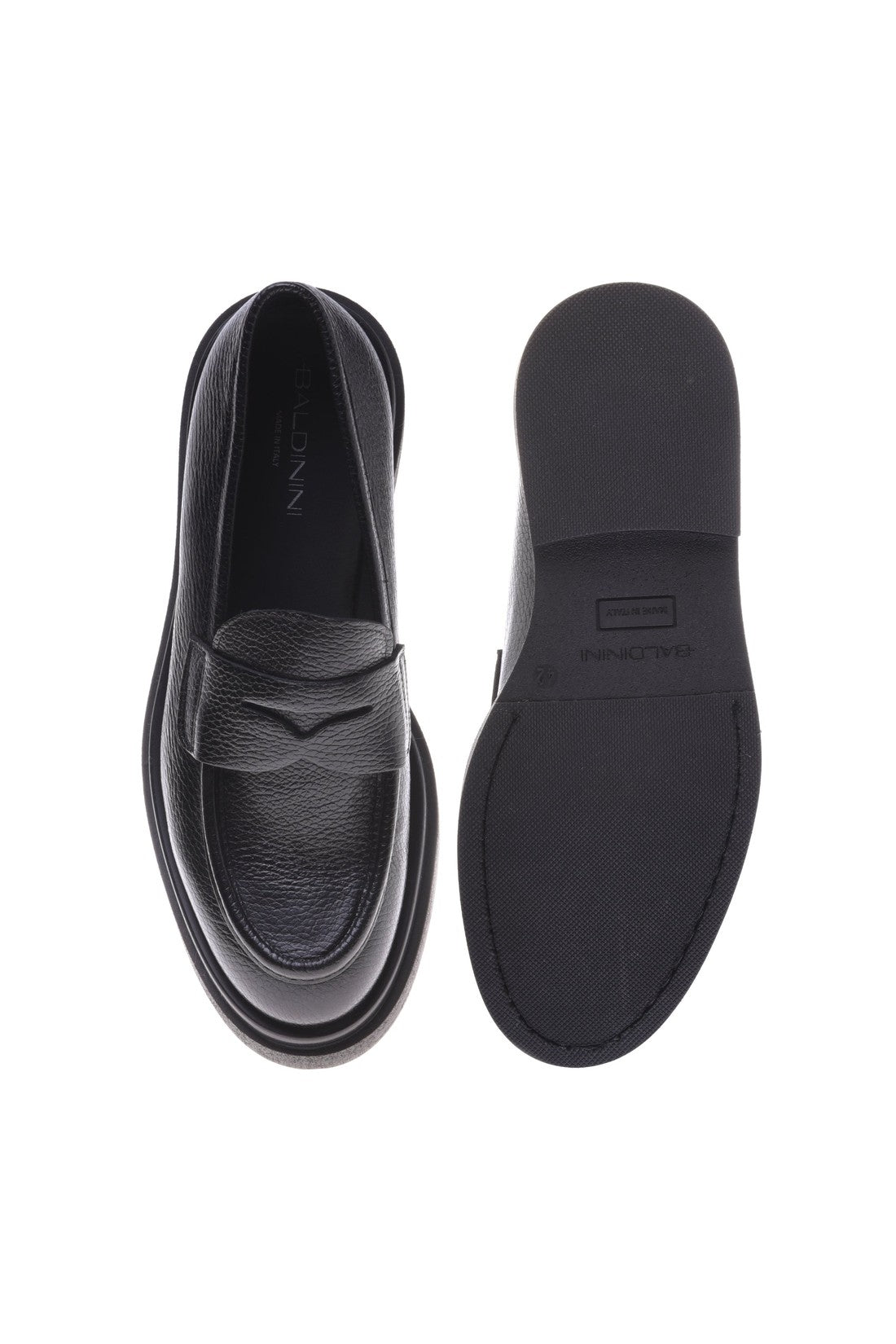 Loafers in black tumbled leather