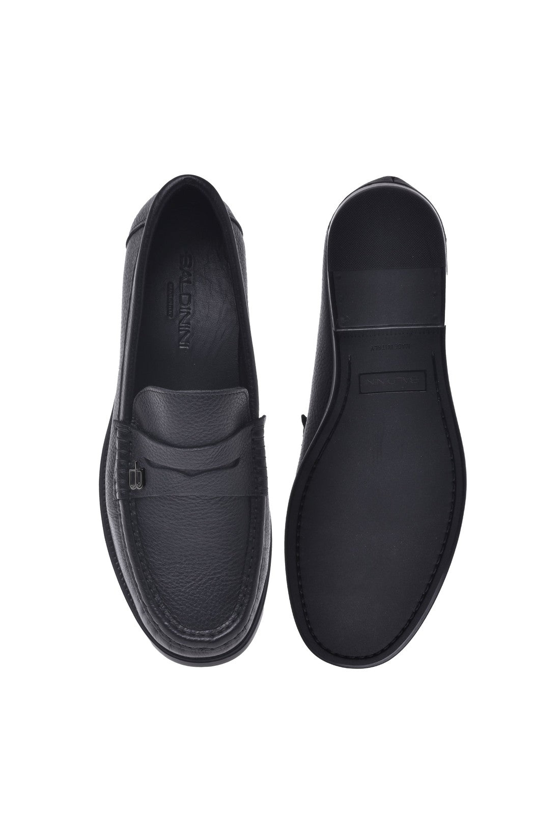 Loafers in black tumbled leather