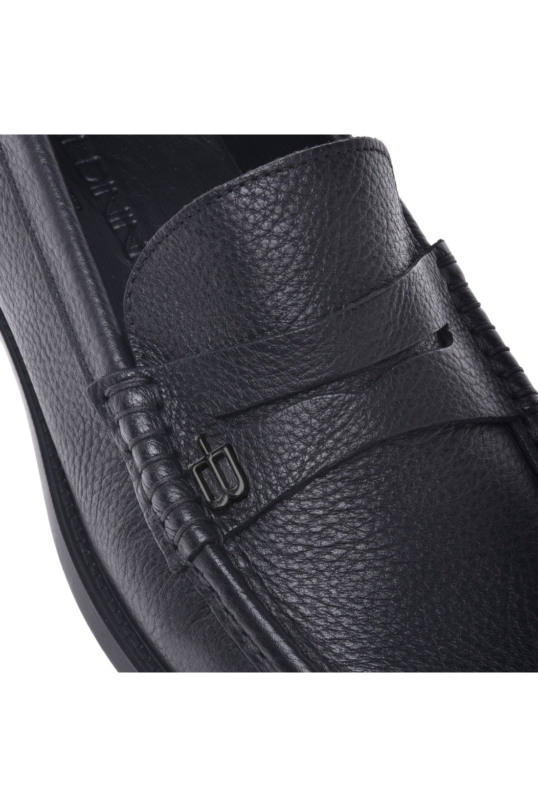 Loafers in black tumbled leather