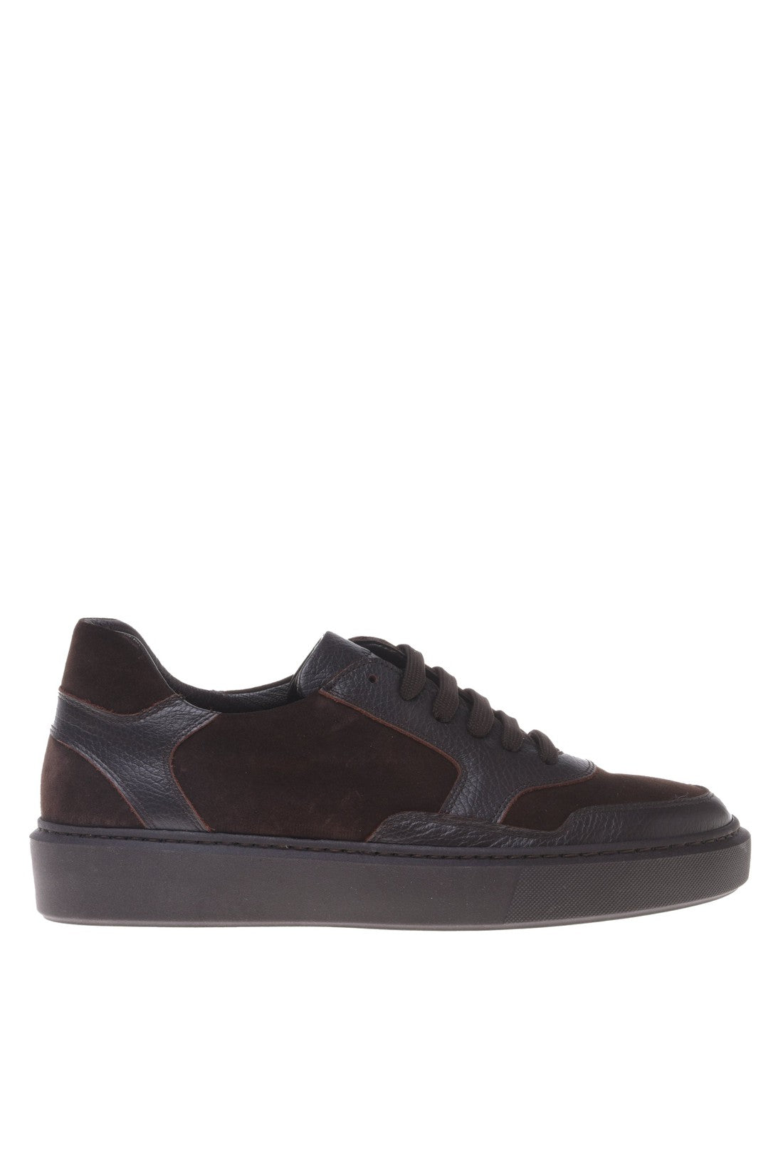 Trainer in dark brown tumbled calfskin and suede