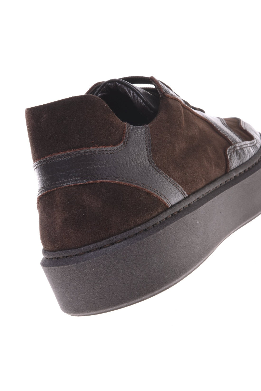 Trainer in dark brown tumbled calfskin and suede