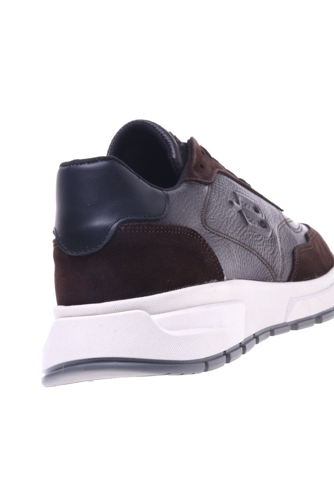 Trainer in dark brown tumbled calfskin and suede