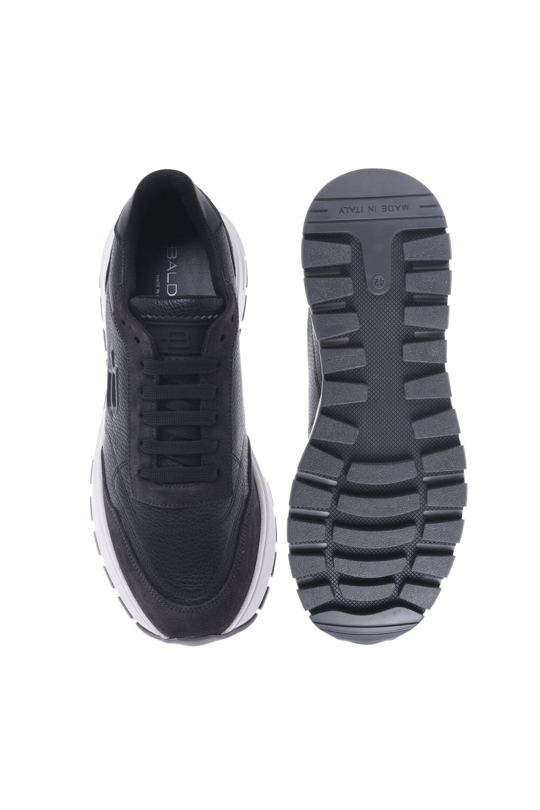 Trainers in black leather and tumbled leather