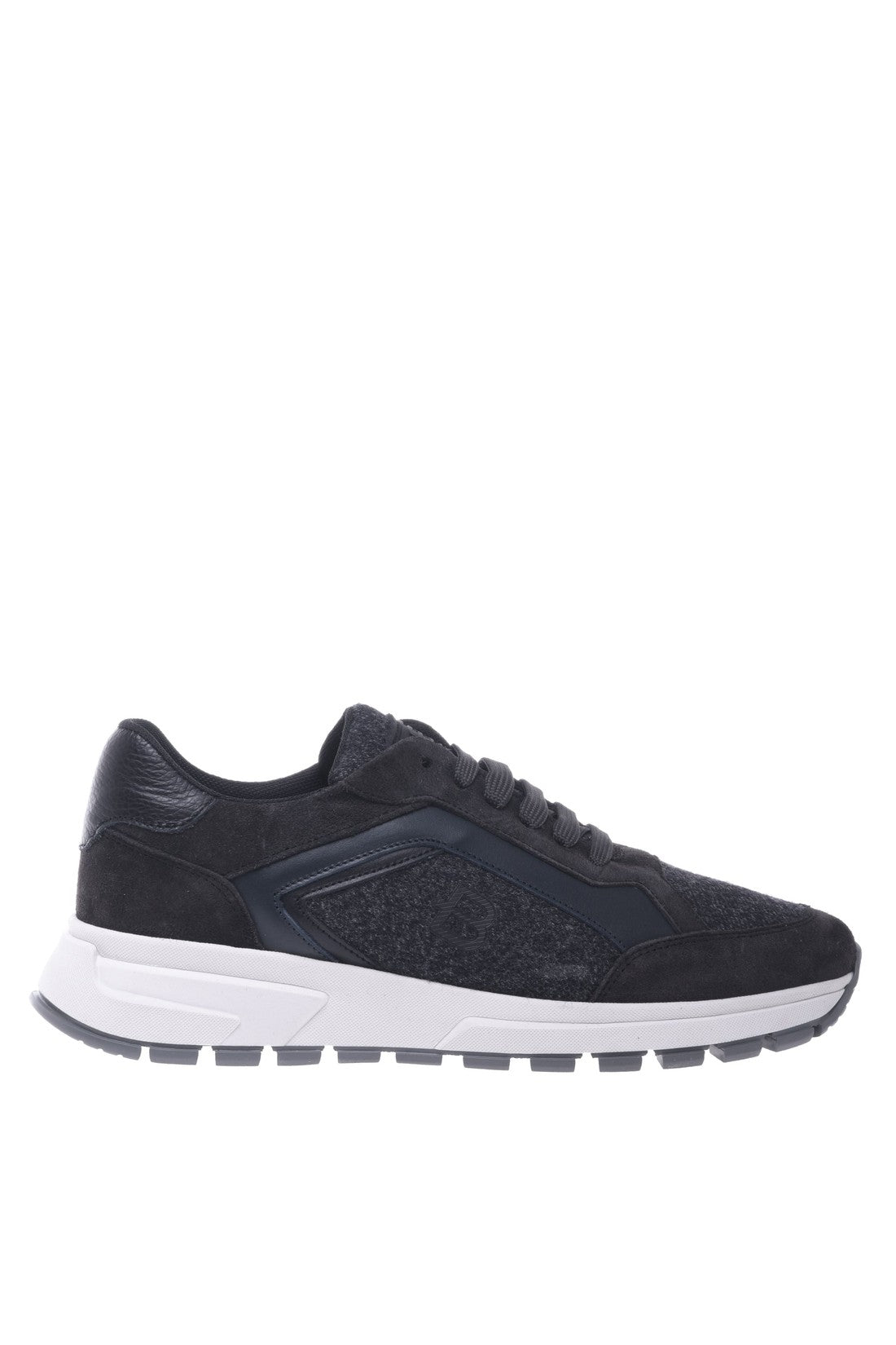 Trainer in charcoal fabric and suede