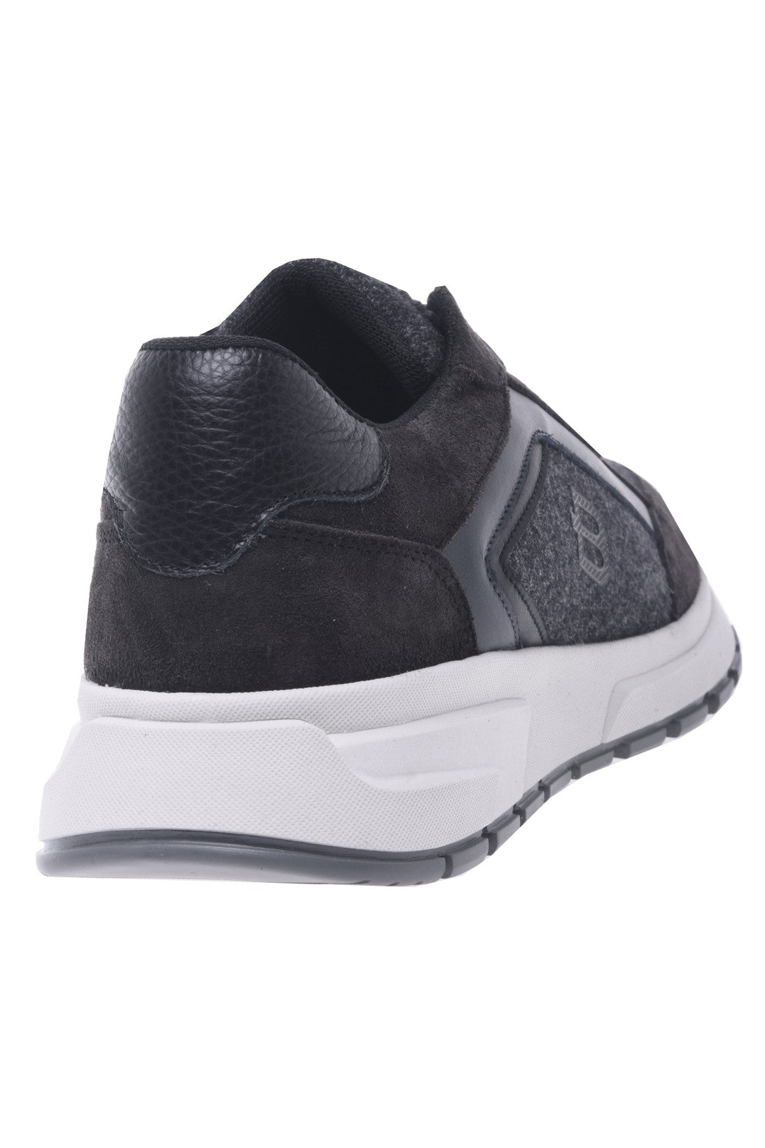 Trainer in charcoal fabric and suede