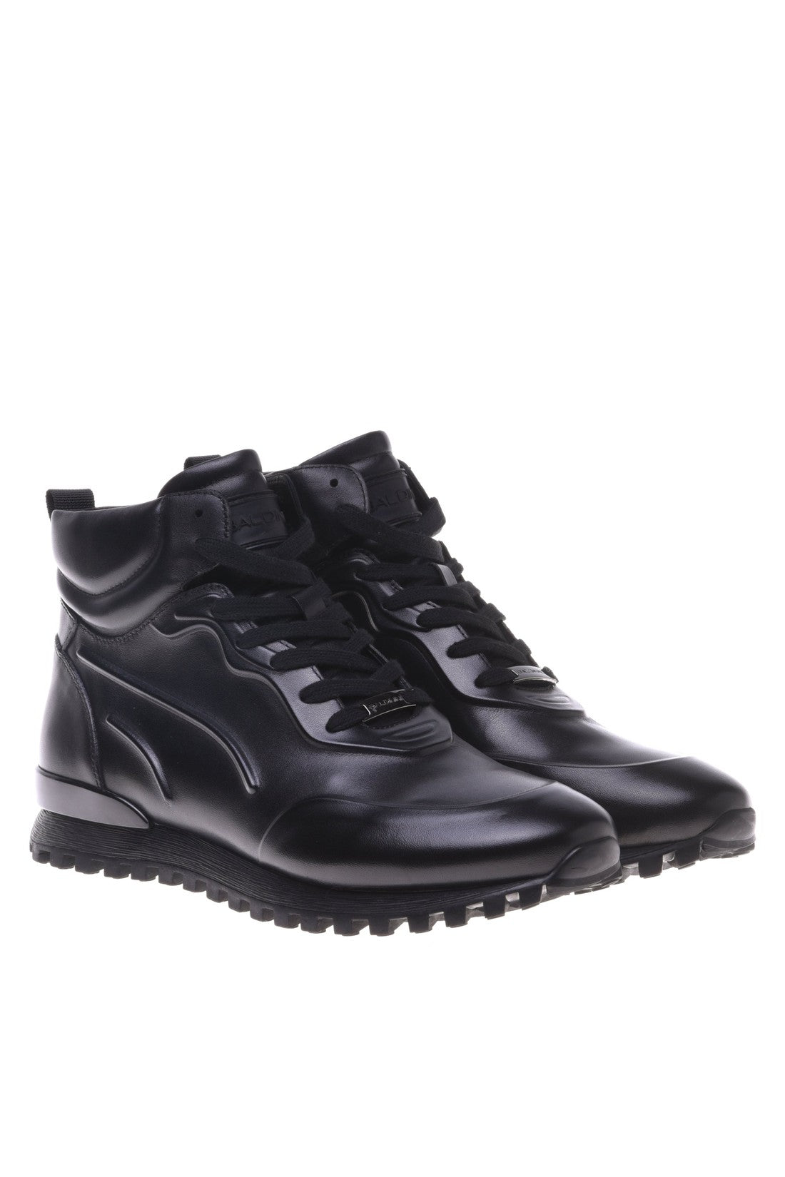 Trainers in black leather