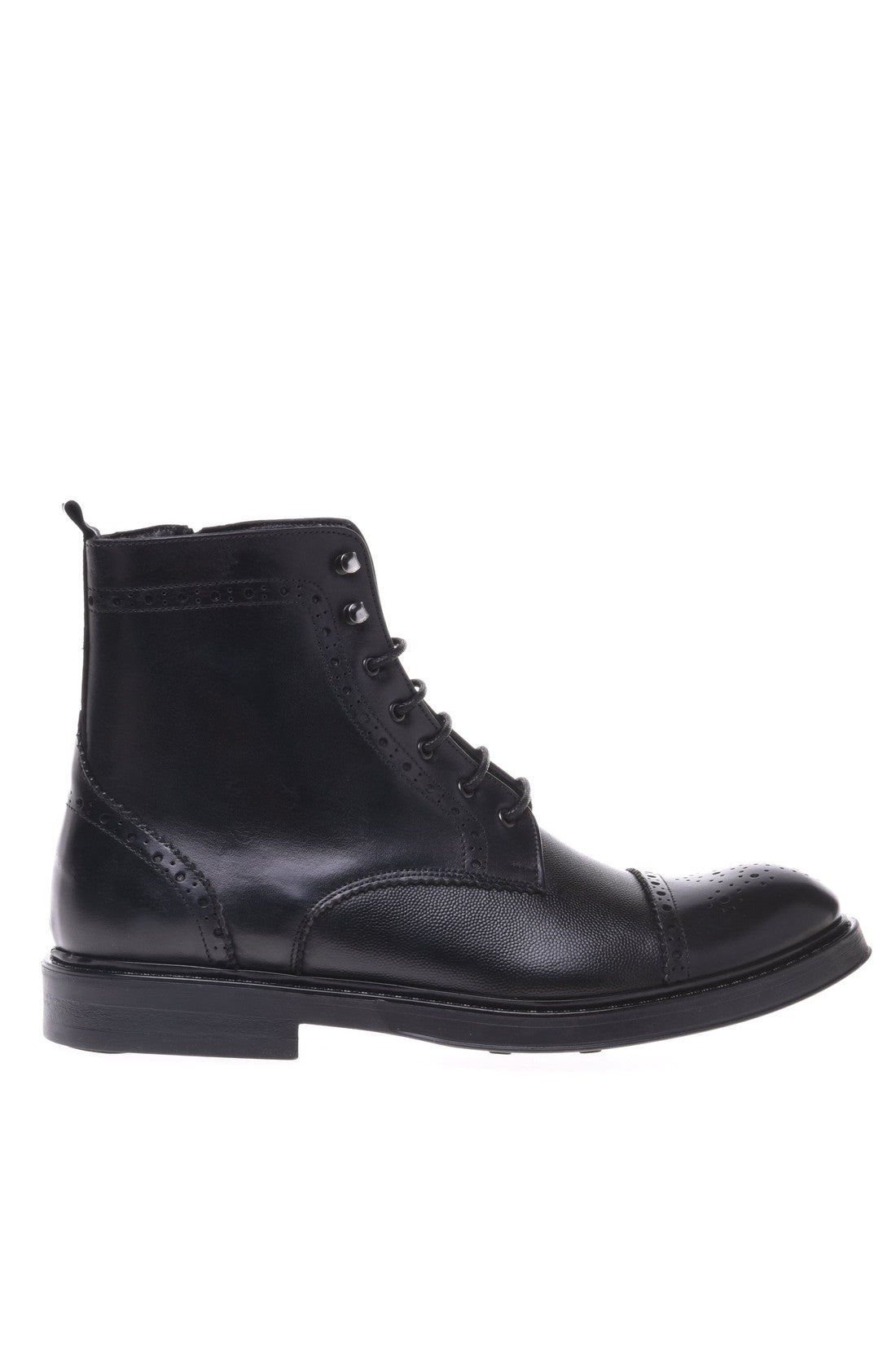 Combat boot in black printed leather