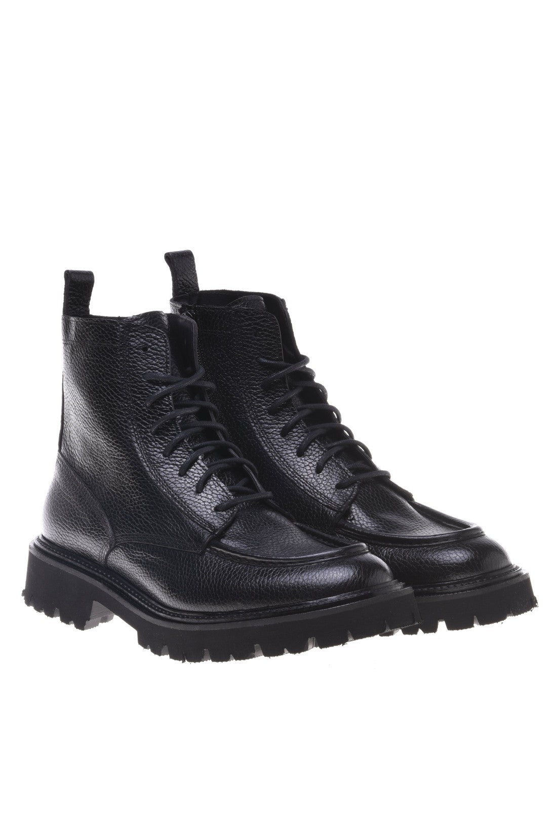 Combat boot in black tumbled leather