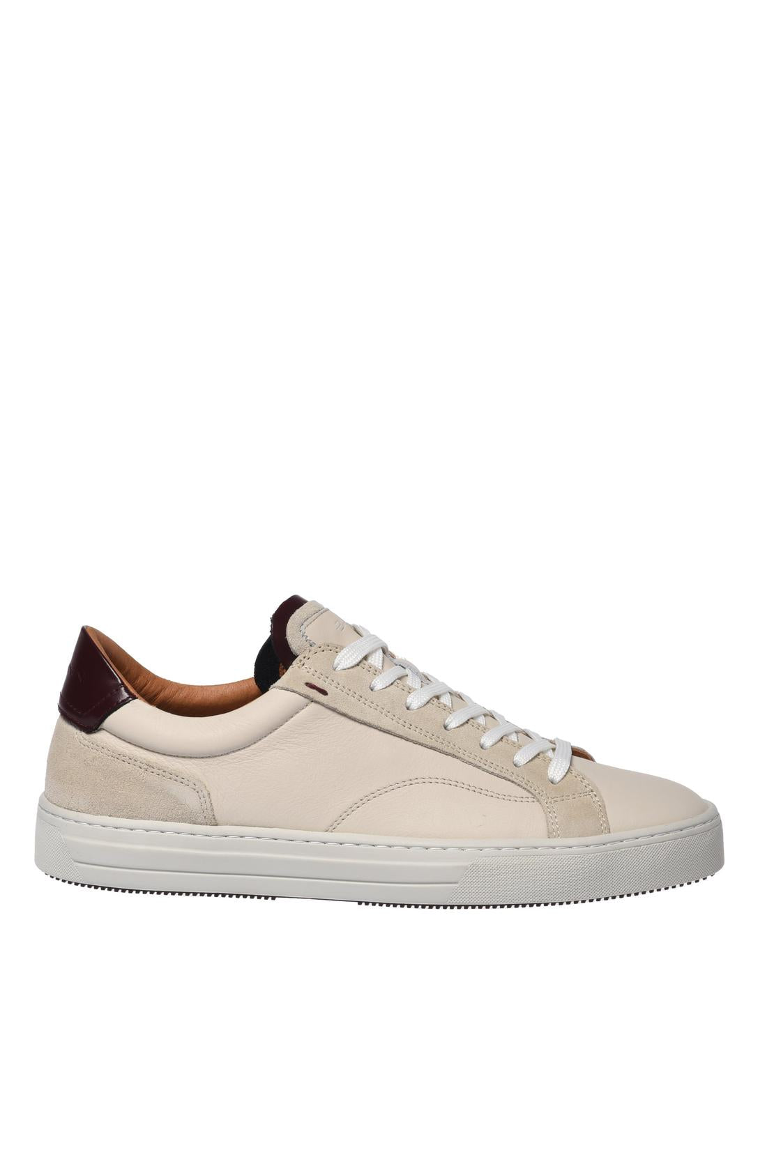 Sneaker in off white leather and suede