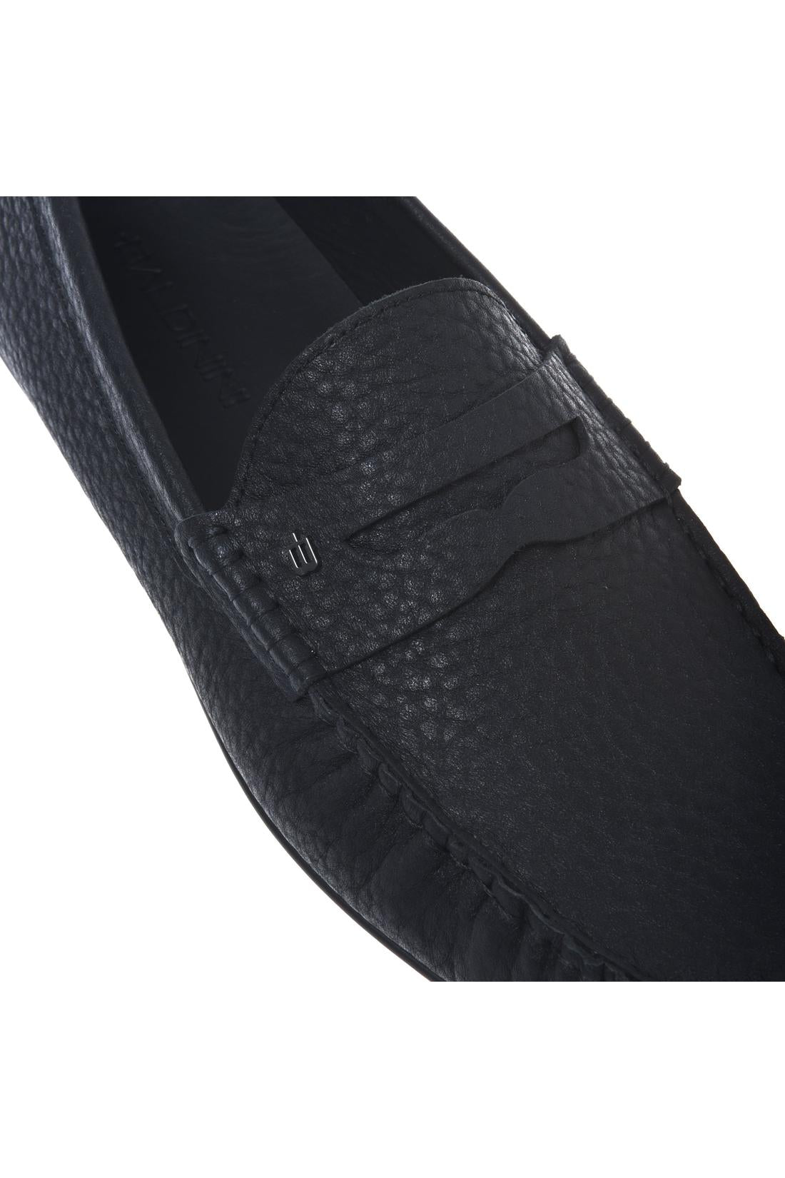 Loafer in tumbled leather black