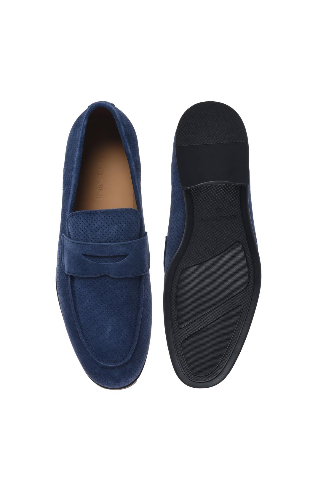 Loafer in perforated blue suede leather