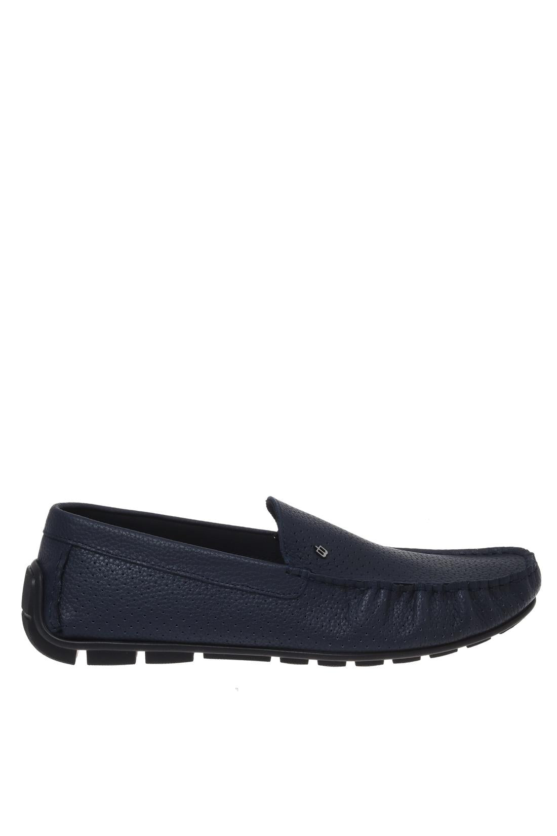 Loafer in perforated tumbled leather blue