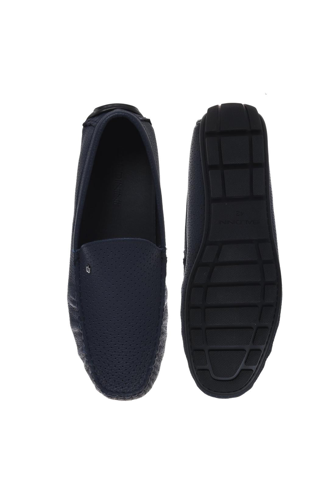 Loafer in perforated tumbled leather blue