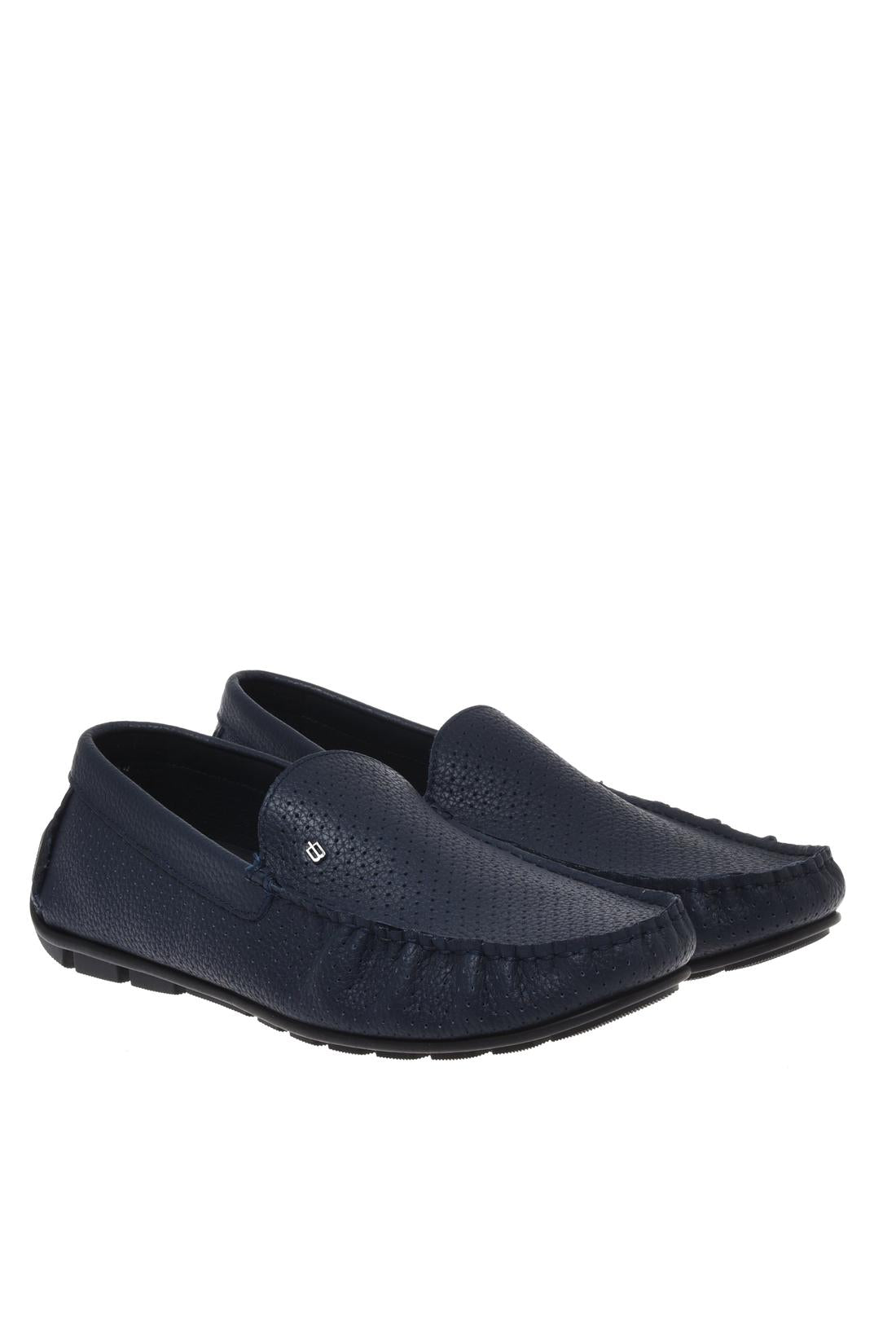 Loafer in perforated tumbled leather blue