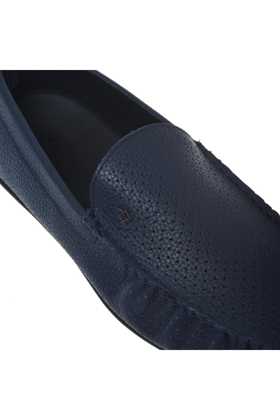 Loafer in perforated tumbled leather blue