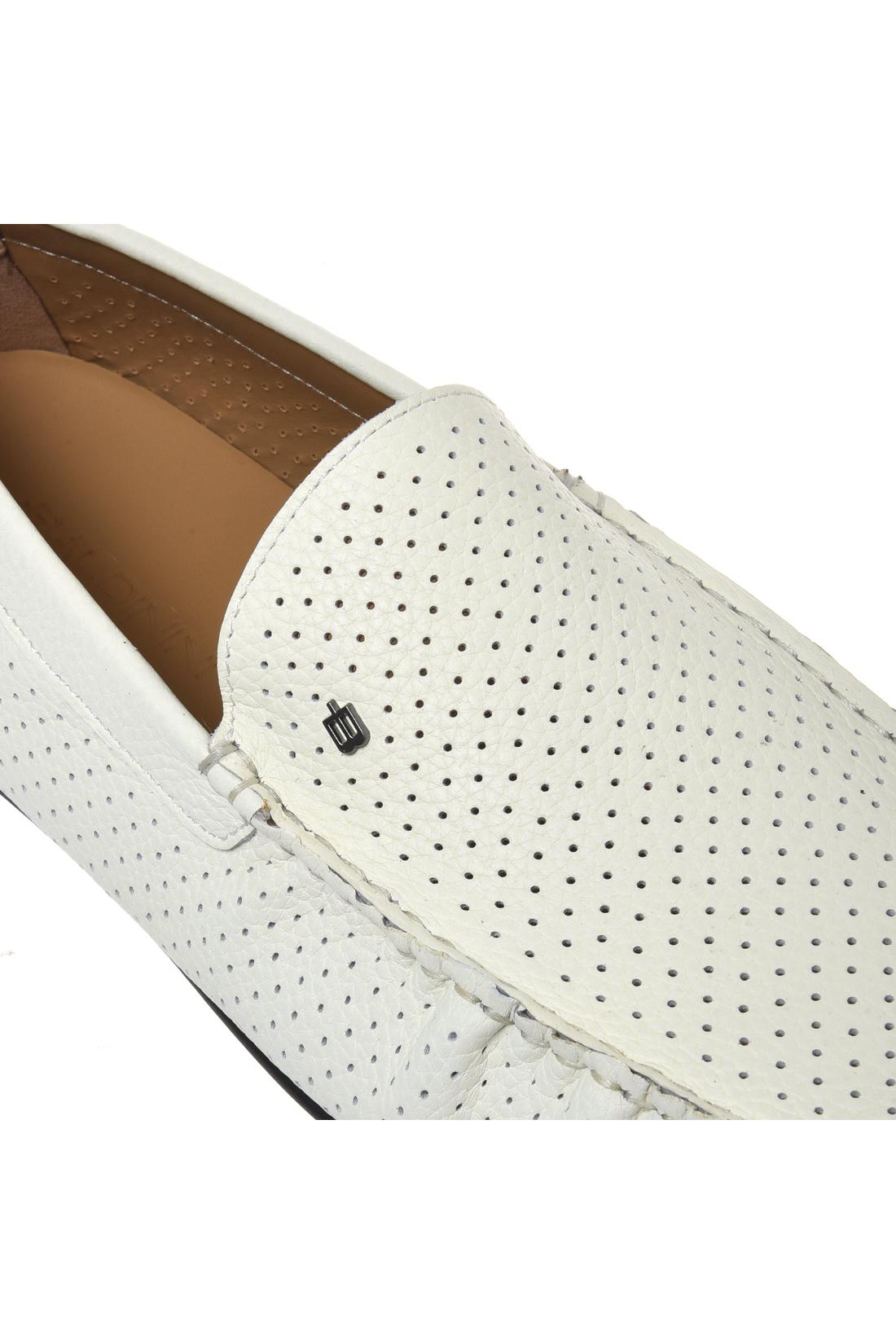 Loafer in perforated tumbled leather white