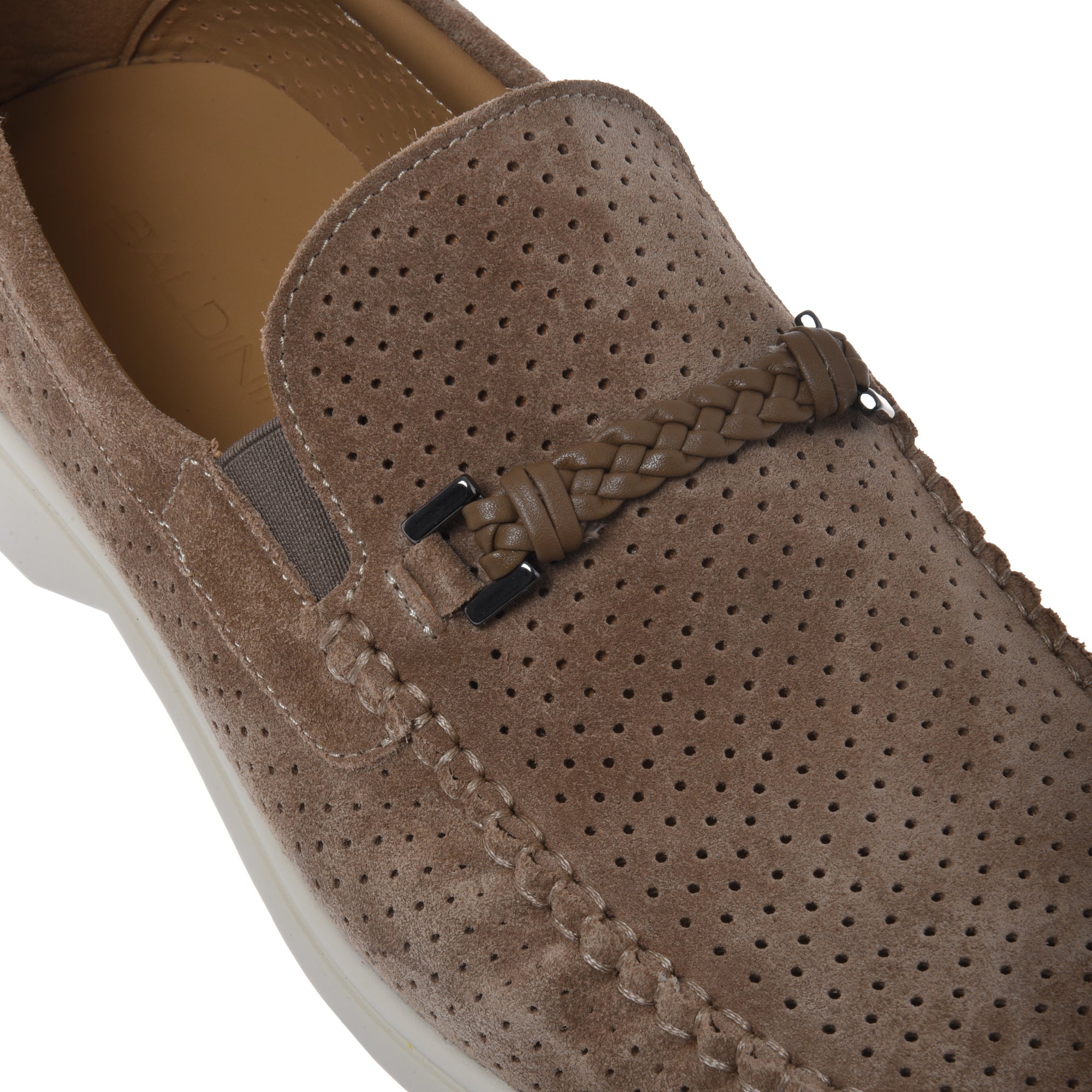Mocassino in pelle scamosciata traforata taupe