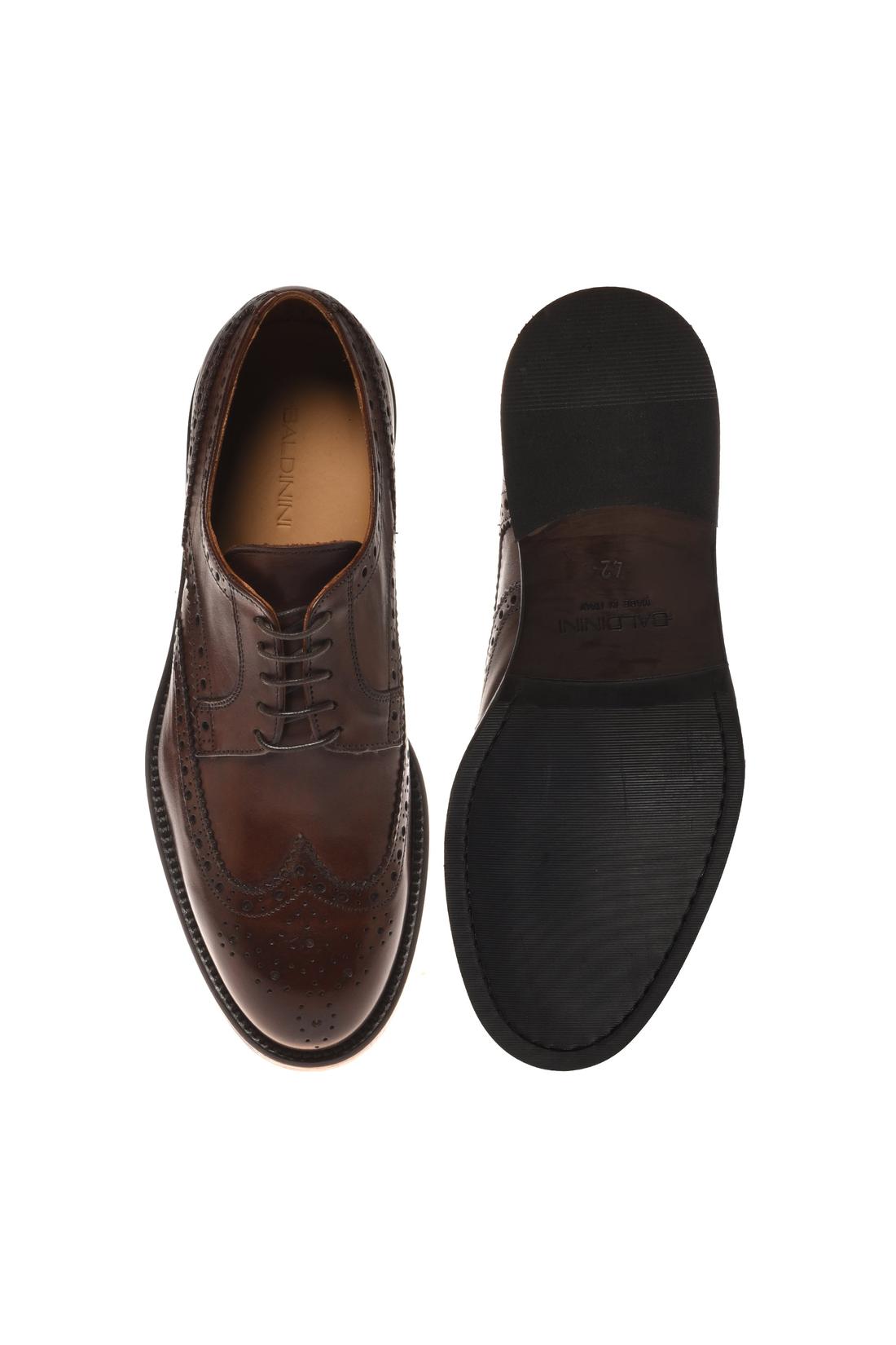 Lace-up shoe in dark brown leather