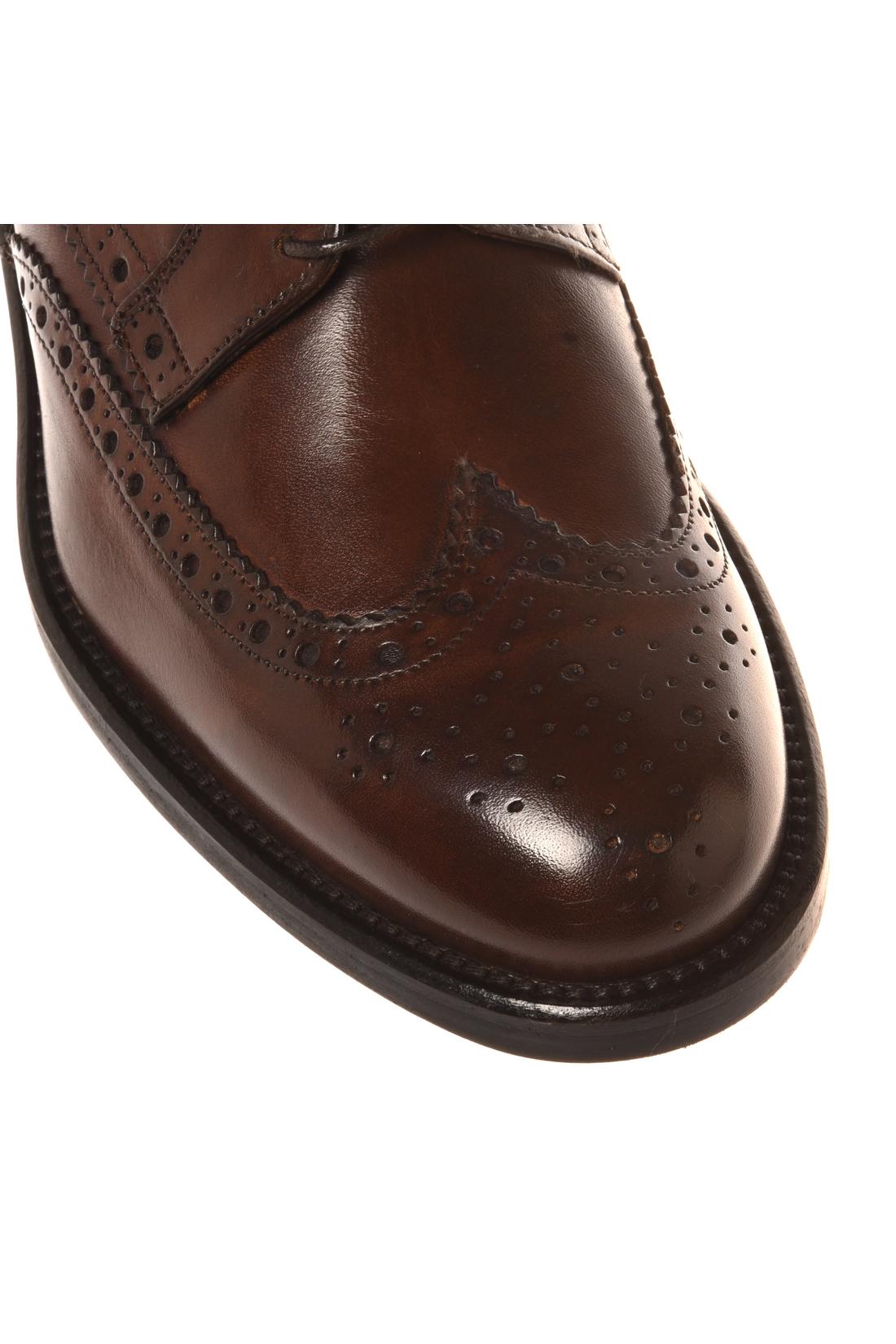 Lace-up shoe in dark brown leather