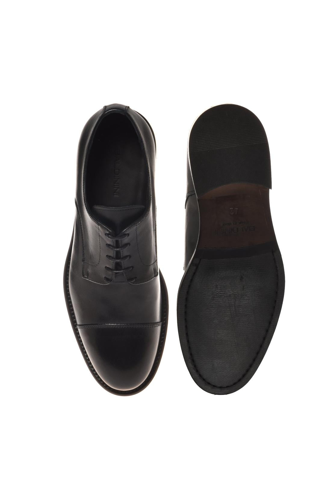 Lace-up shoe in blue leather