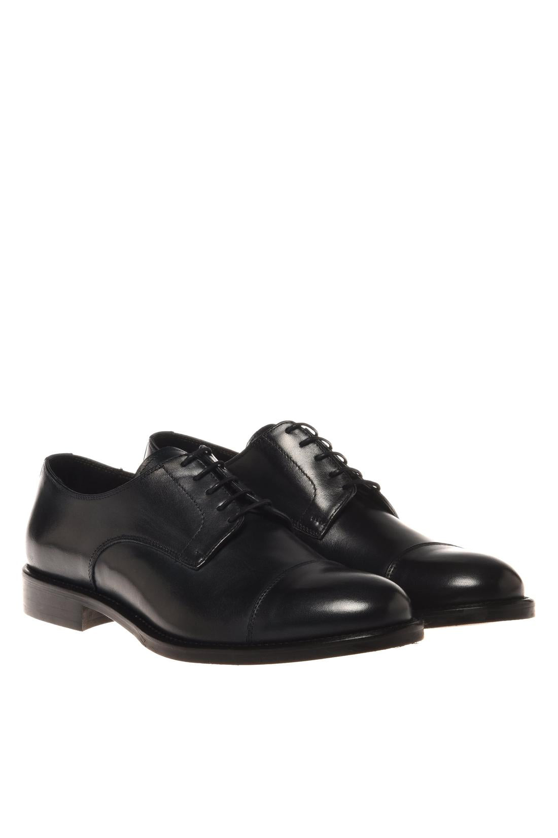 Lace-up shoe in blue leather
