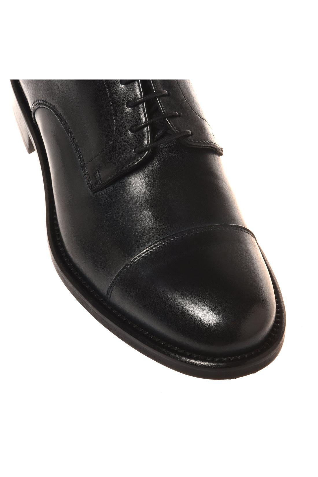 Lace-up shoe in blue leather