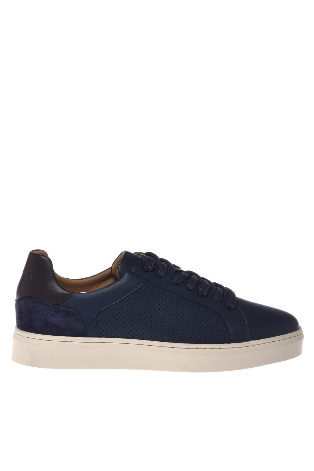 Sneaker in perforated leather blue