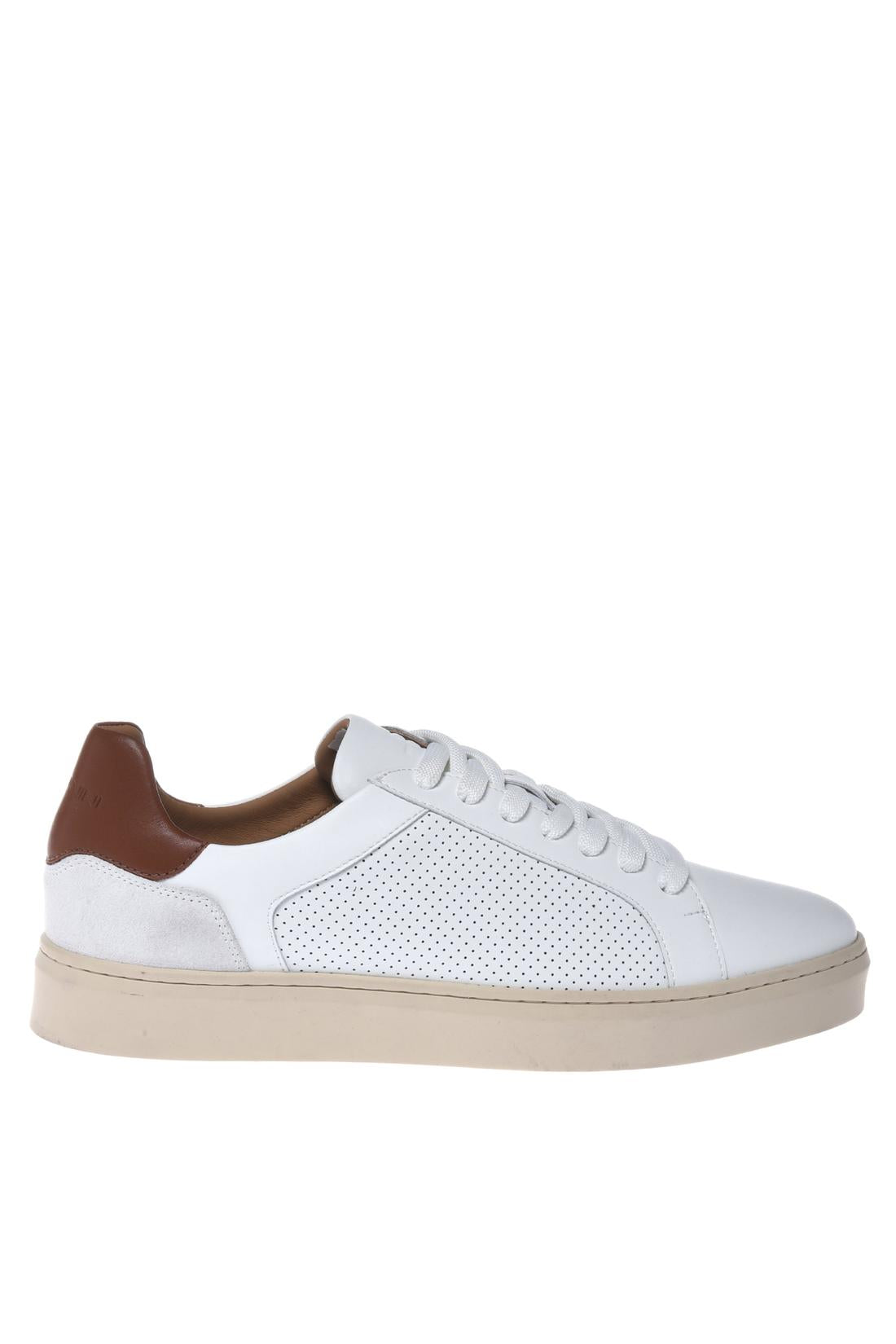 Sneaker in perforated leather white