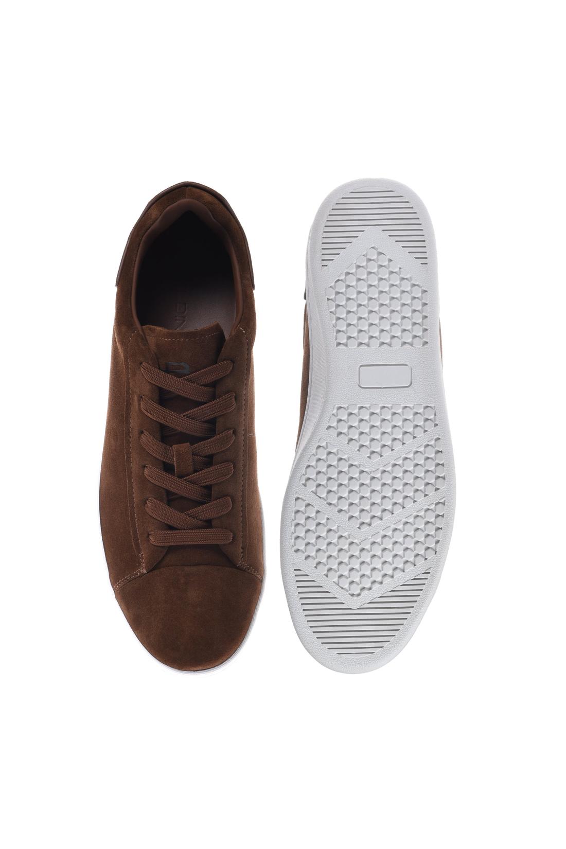 Sneaker in suede leather brown