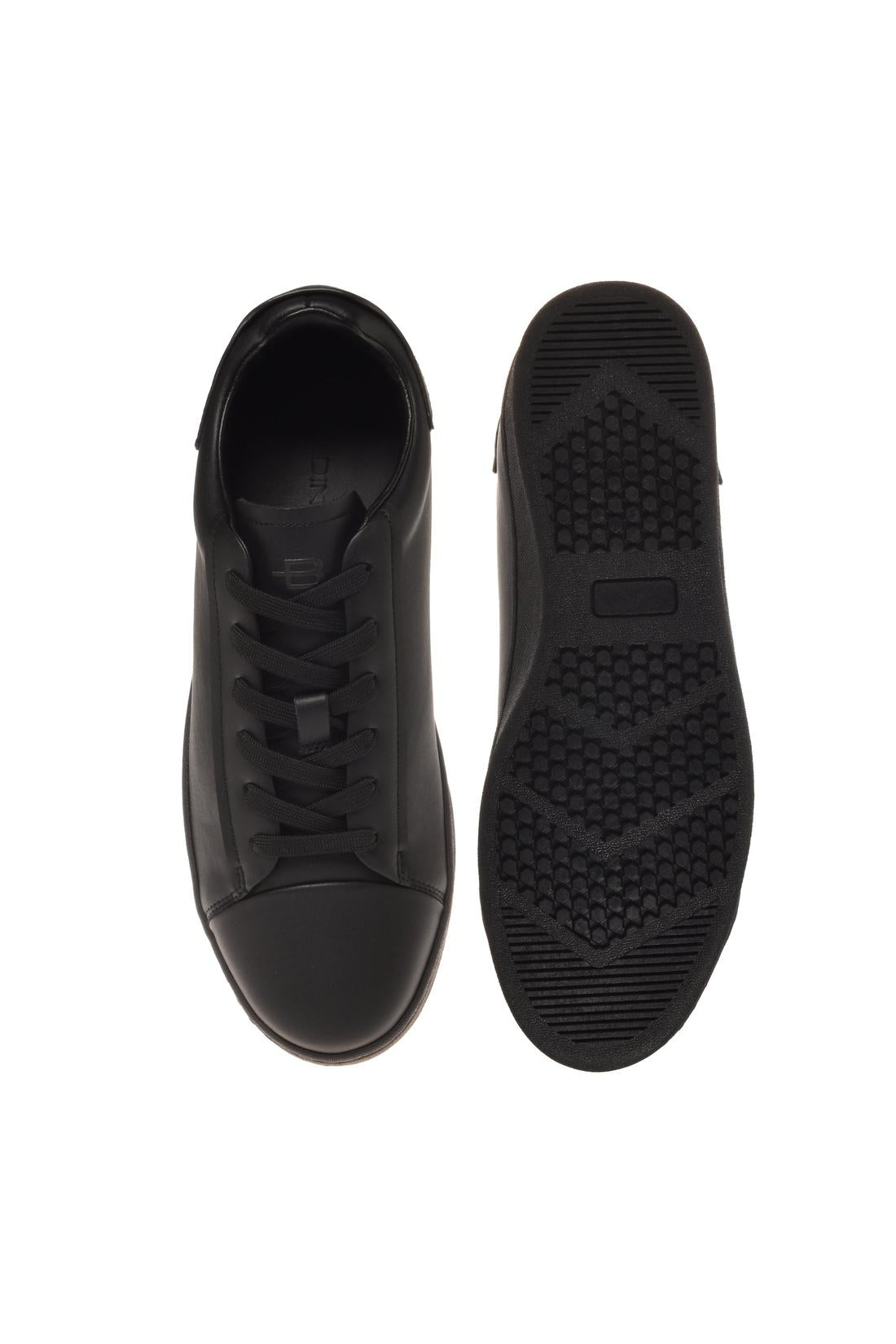 Sneaker in leather black