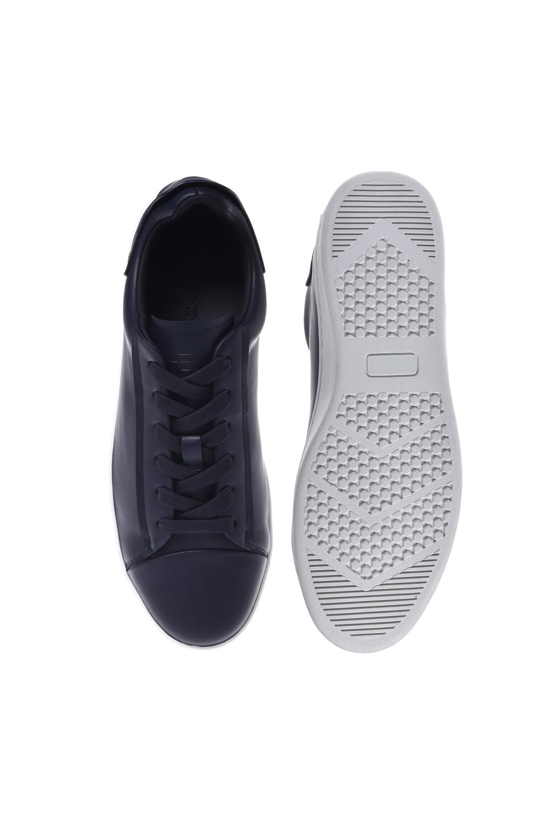 Sneaker in leather blue